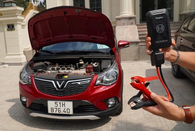 Những vật dụng ‘cứu hộ’ bắt buộc phải có khi lái ô tô đường dài - Ảnh 4.