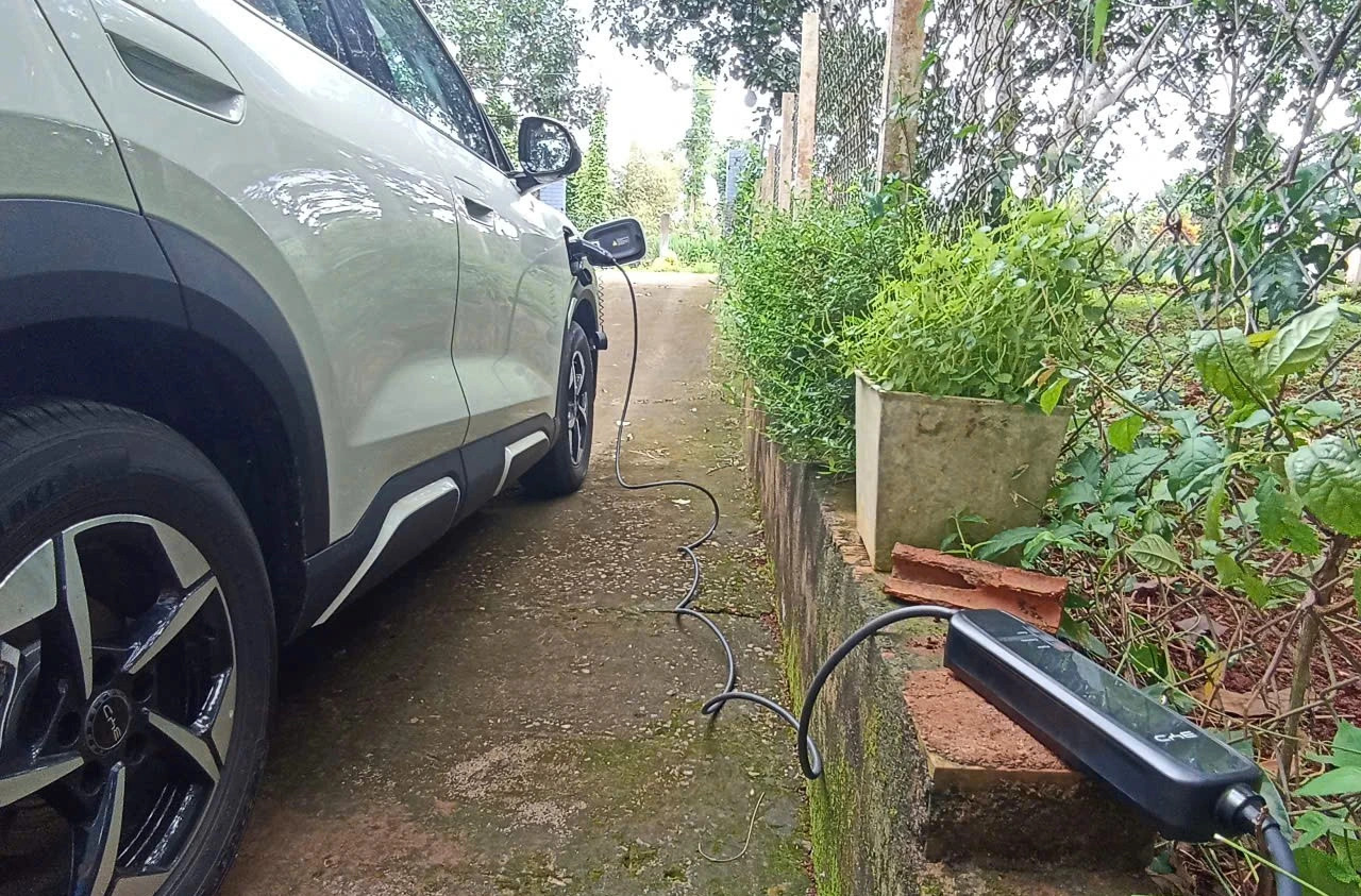 Những vật dụng ‘cứu hộ’ bắt buộc phải có khi lái ô tô đường dài - Ảnh 5.