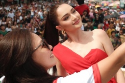 Á hậu Hoàn vũ gây tranh cãi