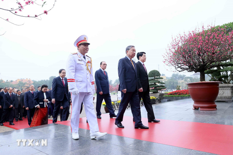 Lãnh đạo Đảng, Nhà nước vào Lăng viếng Chủ tịch Hồ Chí Minh nhân dịp Tết Nguyên đán Bính Ngọ 3 Lãnh đạo Đảng, Nhà nước vào Lăng viếng Chủ tịch Hồ Chí Minh nhân dịp Tết Nguyên đán Bính Ngọ - Ảnh 3.