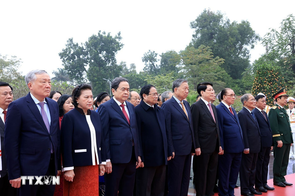 Lãnh đạo Đảng, Nhà nước vào Lăng viếng Chủ tịch Hồ Chí Minh nhân dịp Tết Nguyên đán Bính Ngọ 5 Lãnh đạo Đảng, Nhà nước vào Lăng viếng Chủ tịch Hồ Chí Minh nhân dịp Tết Nguyên đán Bính Ngọ - Ảnh 5.
