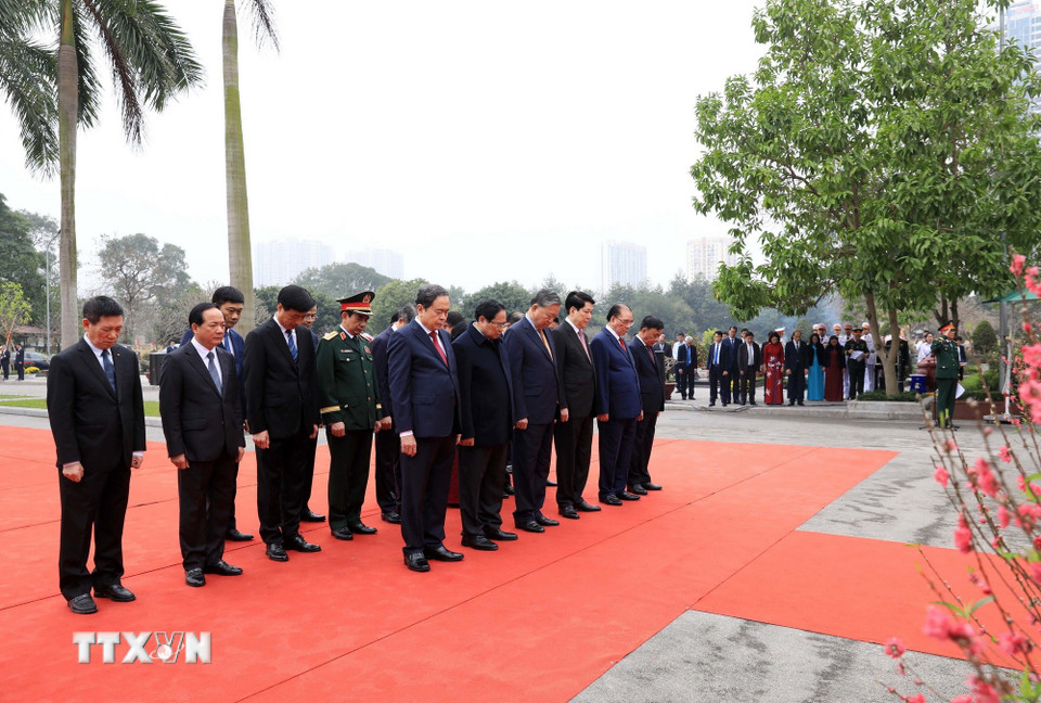 Lãnh đạo Đảng, Nhà nước vào Lăng viếng Chủ tịch Hồ Chí Minh nhân dịp Tết Nguyên đán Bính Ngọ 6 Lãnh đạo Đảng, Nhà nước vào Lăng viếng Chủ tịch Hồ Chí Minh nhân dịp Tết Nguyên đán Bính Ngọ - Ảnh 6.