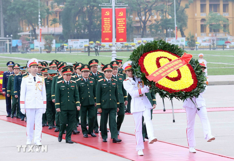 Lãnh đạo Đảng, Nhà nước vào Lăng viếng Chủ tịch Hồ Chí Minh nhân dịp Tết Nguyên đán Bính Ngọ 8 Lãnh đạo Đảng, Nhà nước vào Lăng viếng Chủ tịch Hồ Chí Minh nhân dịp Tết Nguyên đán Bính Ngọ - Ảnh 8.