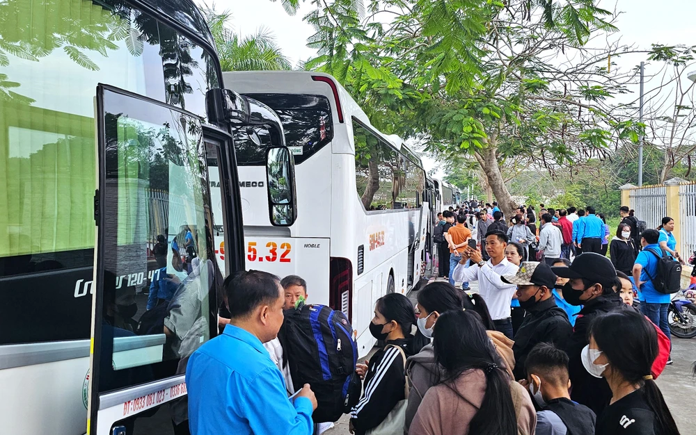 Chuyến xe Công đoàn 6.jpg