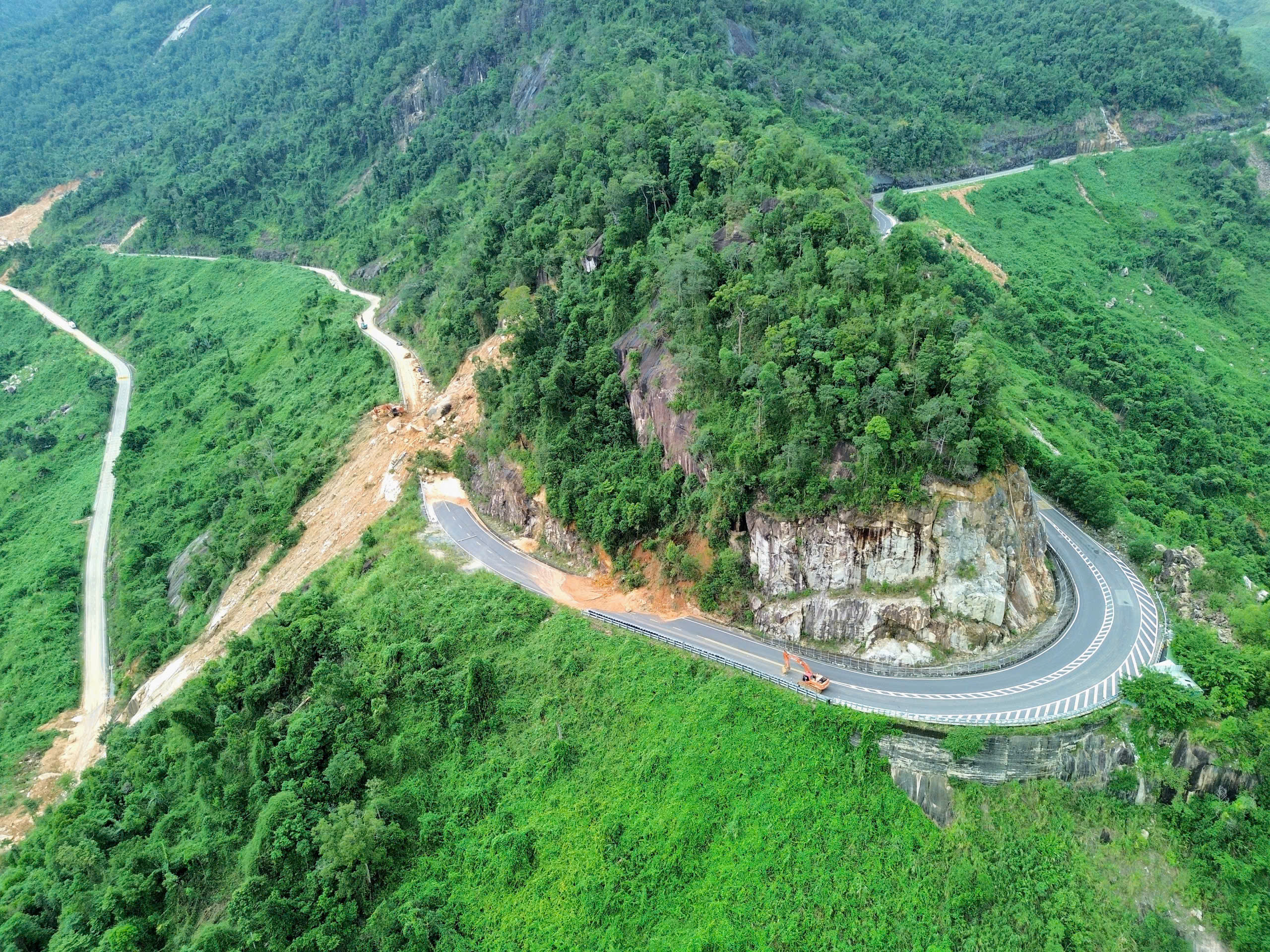 Đèo Khánh Lê cho tất cả xe lưu thông từ 5 đến 18 giờ hằng ngày- Ảnh 2.