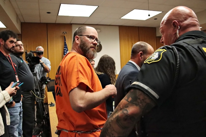 Dale Warner ra tòa ngày 12/12. Ảnh: USA Today