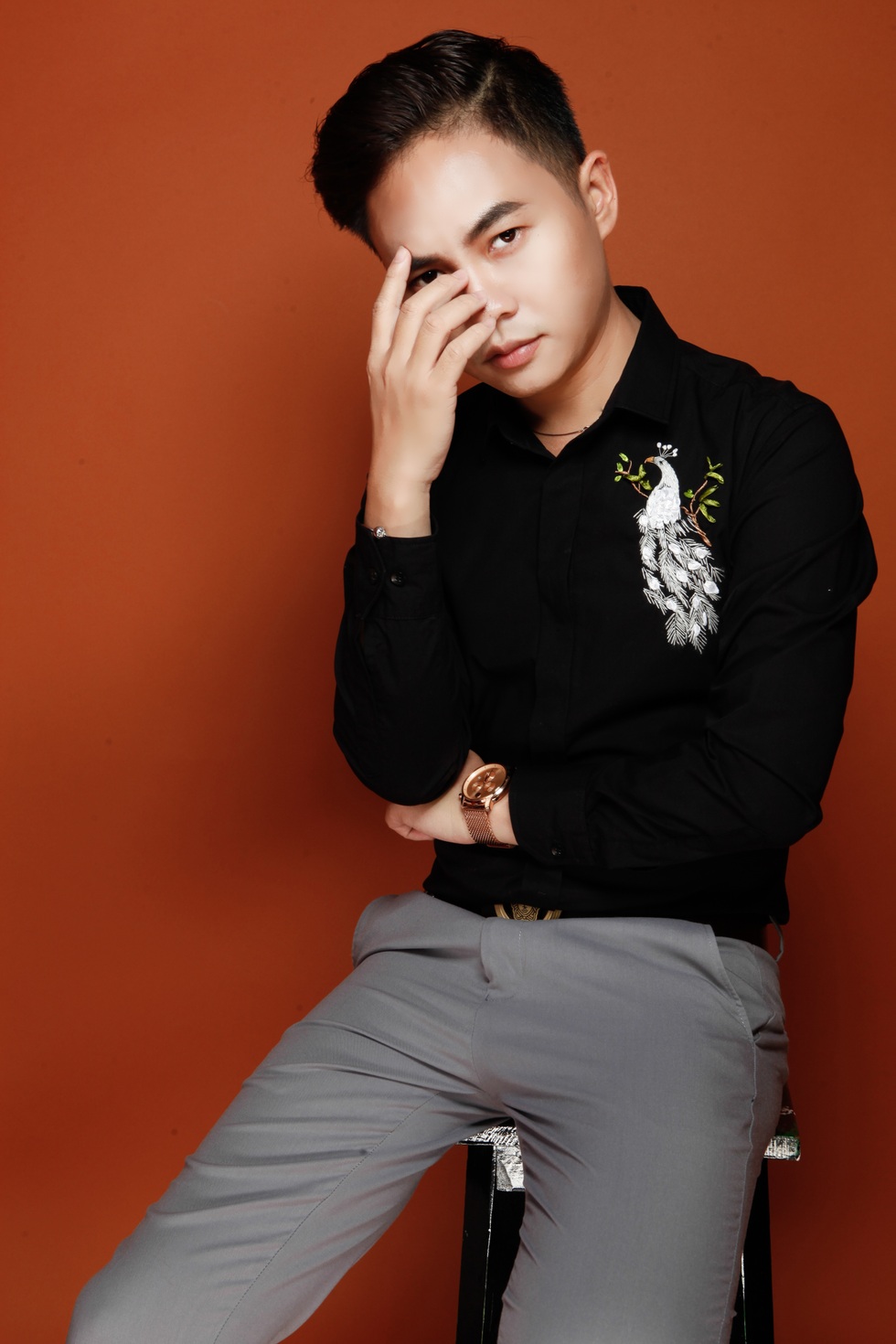 Thầy giáo hotboy “mất tích” 6 năm: “Tiếng vỗ tay càng lớn, tôi càng rạn vỡ” - 5