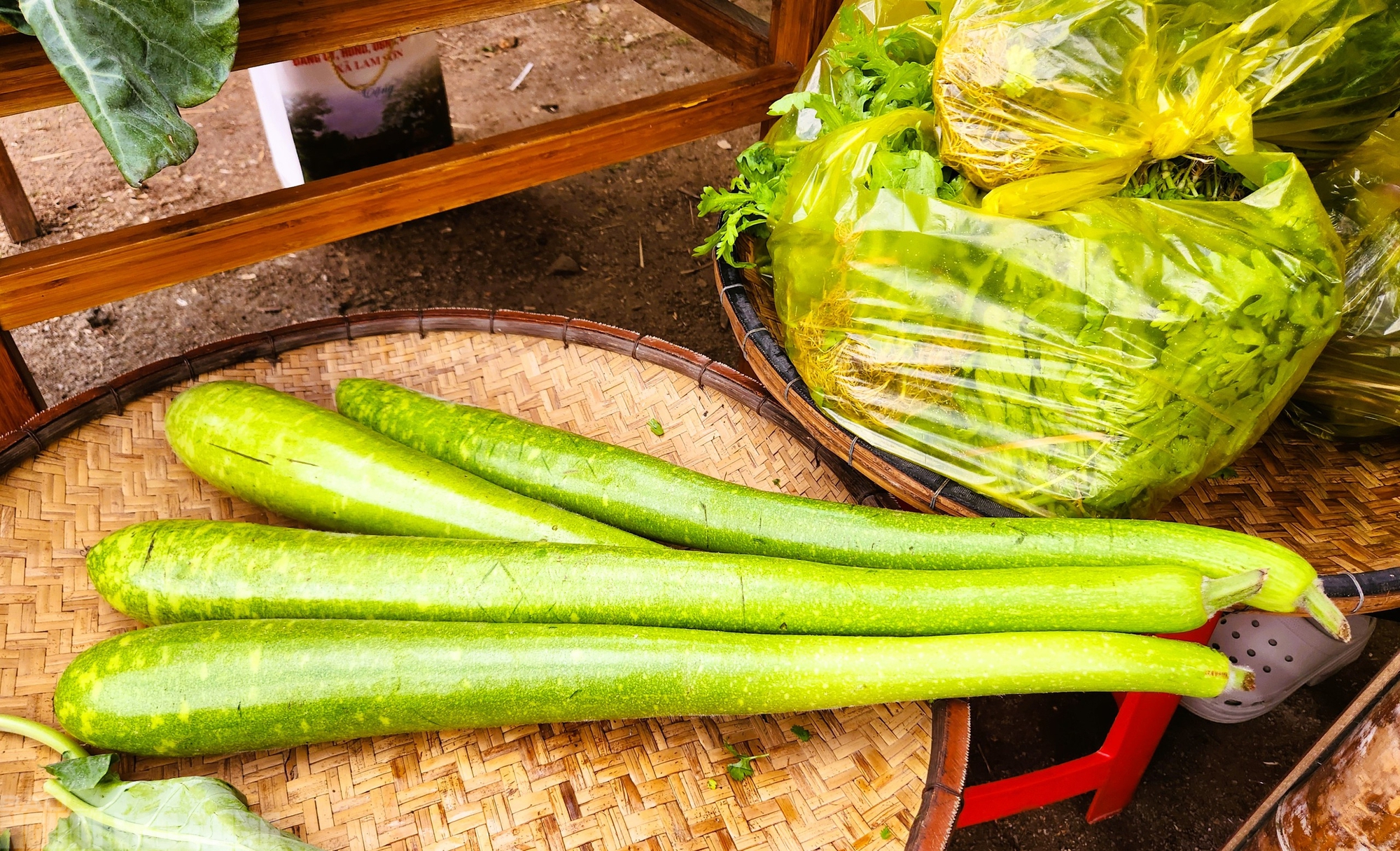 Rủ nhau đi chợ quê ngày Tết ở làng cổ ngàn năm tuổi 4 Rủ nhau đi chợ quê ngày Tết ở làng cổ ngàn năm tuổi - Ảnh 7.