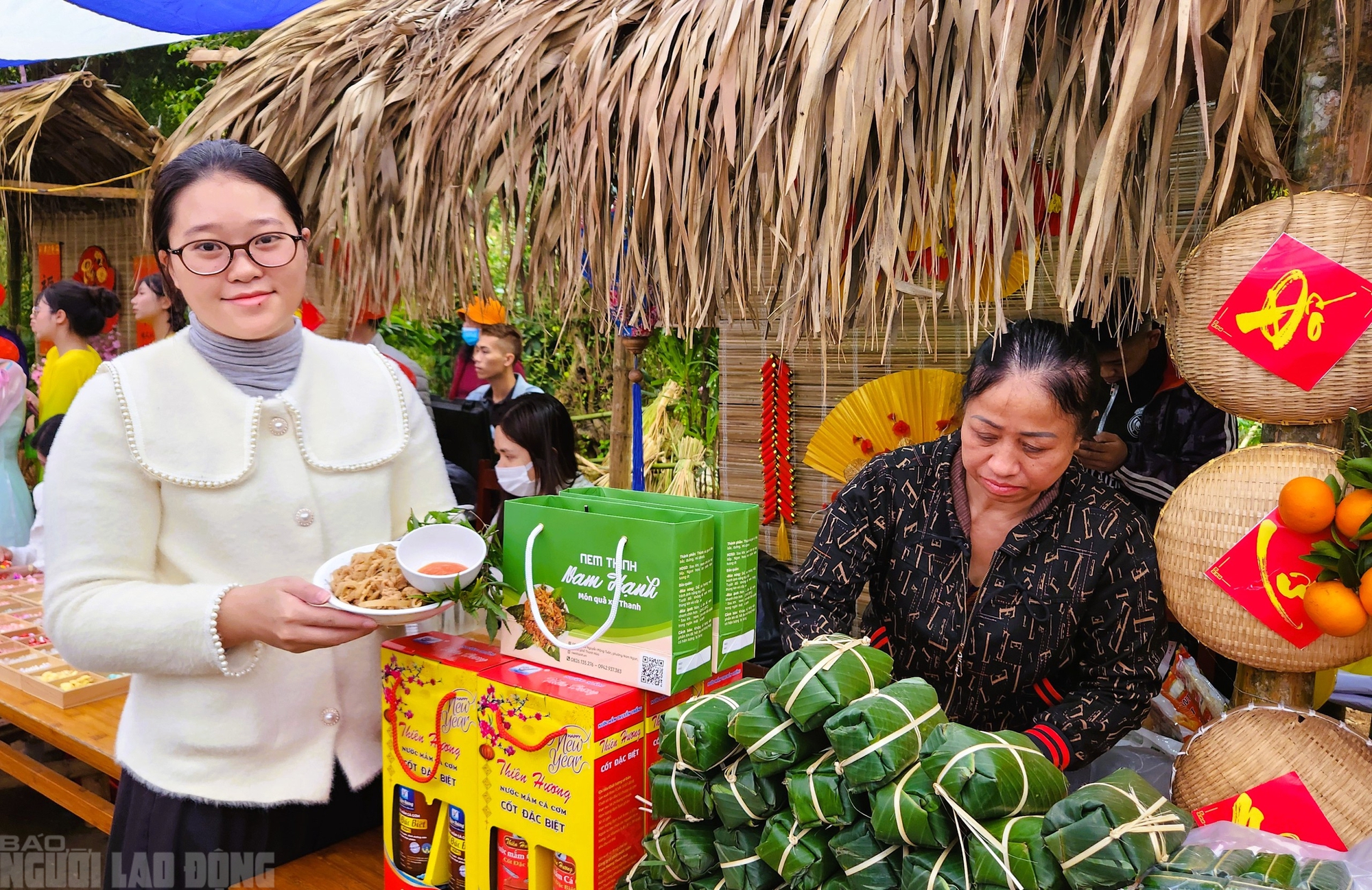 Rủ nhau đi chợ quê ngày Tết ở làng cổ ngàn năm tuổi 6 Rủ nhau đi chợ quê ngày Tết ở làng cổ ngàn năm tuổi - Ảnh 9.