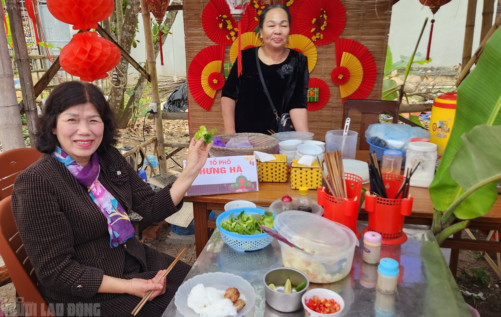 Rủ nhau đi chợ quê ngày Tết ở làng cổ ngàn năm tuổi 9 Rủ nhau đi chợ quê ngày Tết ở làng cổ ngàn năm tuổi - Ảnh 12.
