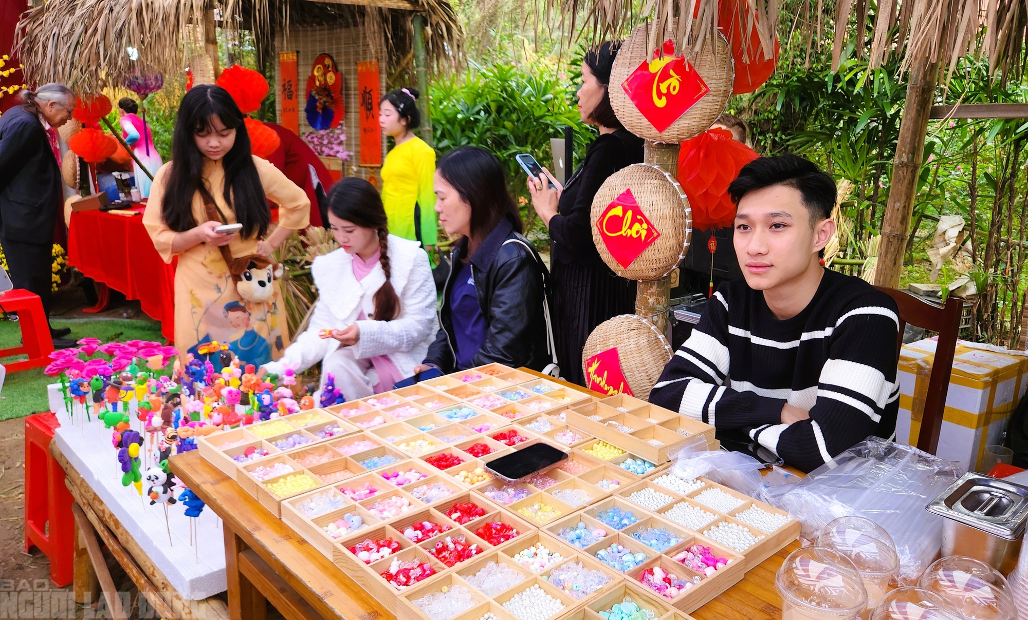 Rủ nhau đi chợ quê ngày Tết ở làng cổ ngàn năm tuổi 10 Rủ nhau đi chợ quê ngày Tết ở làng cổ ngàn năm tuổi - Ảnh 13.