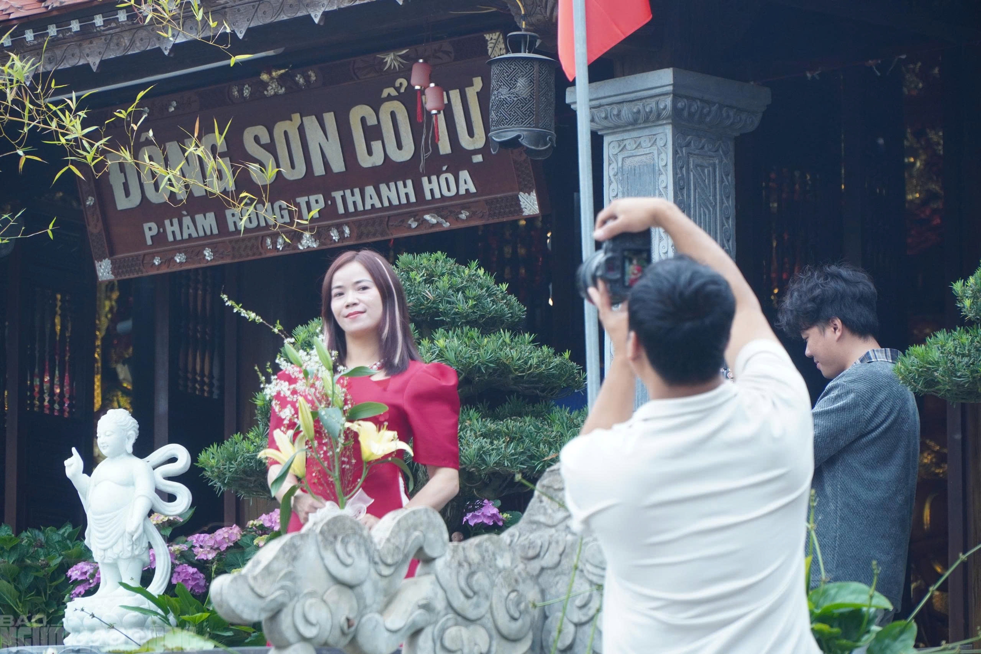 Rủ nhau đi chợ quê ngày Tết ở làng cổ ngàn năm tuổi 13 Rủ nhau đi chợ quê ngày Tết ở làng cổ ngàn năm tuổi - Ảnh 16.