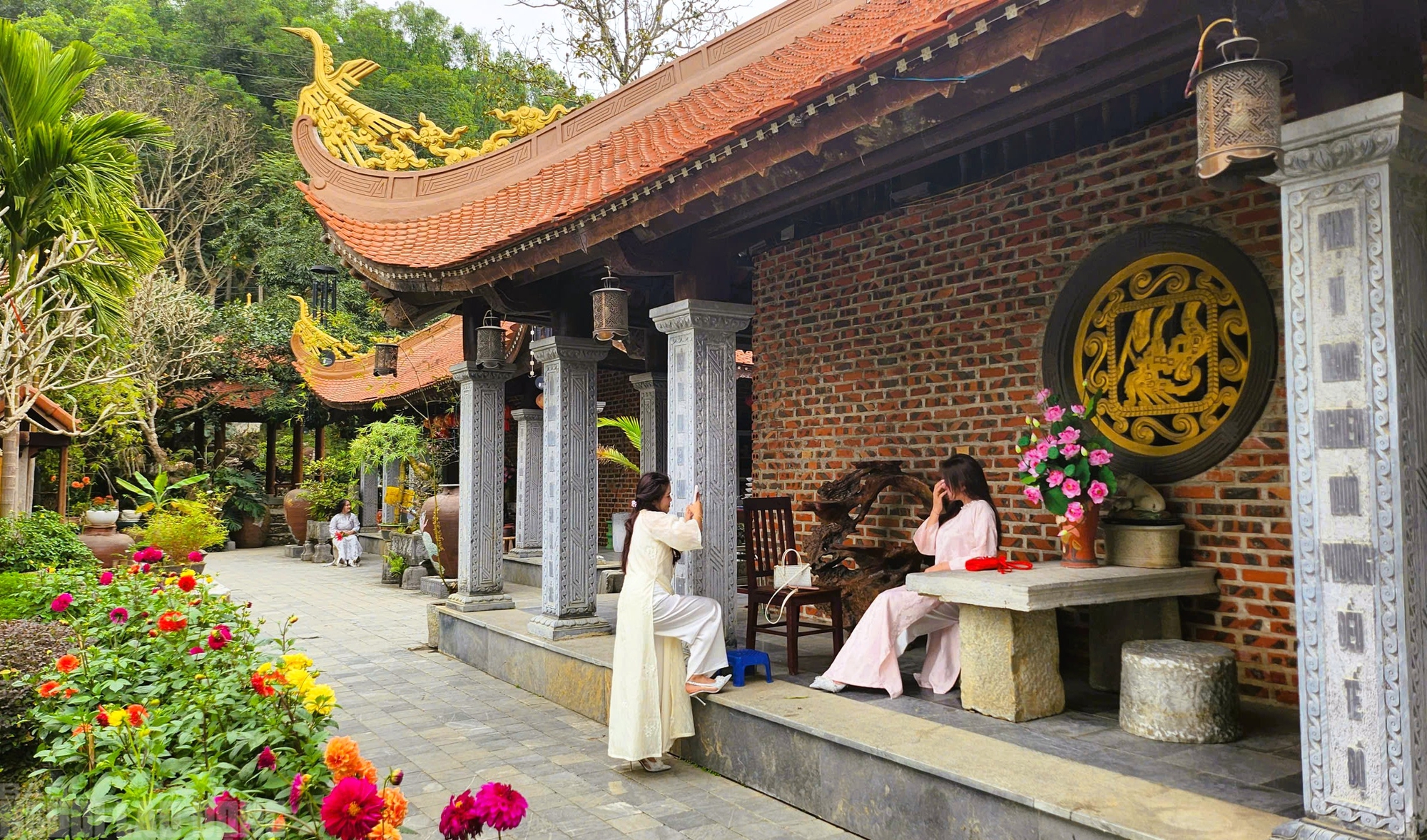 Rủ nhau đi chợ quê ngày Tết ở làng cổ ngàn năm tuổi 14 Rủ nhau đi chợ quê ngày Tết ở làng cổ ngàn năm tuổi - Ảnh 17.