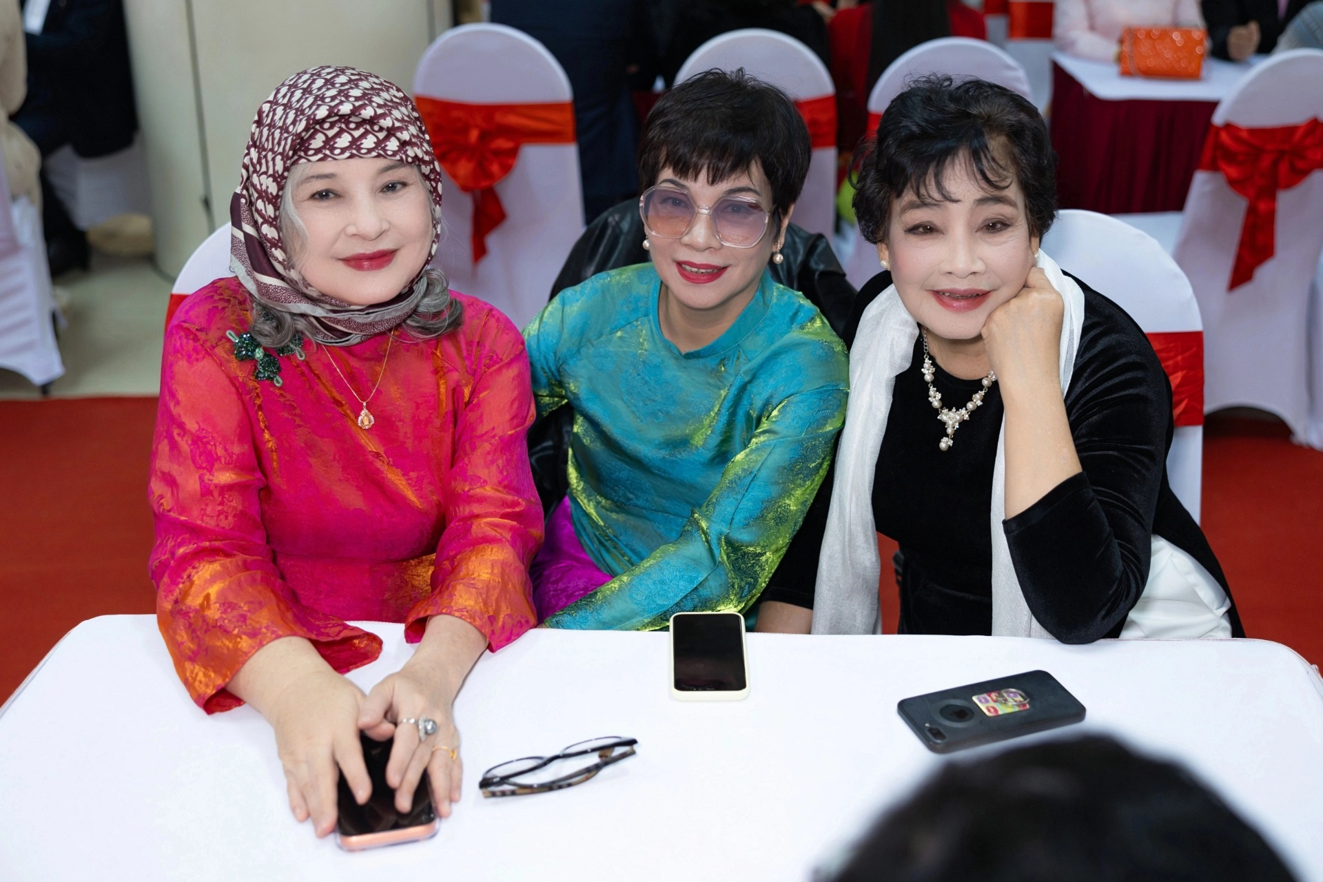 NSND Hoàng Cúc hội ngộ Thanh Tú, Kim Xuyến ngày cuối năm - 2