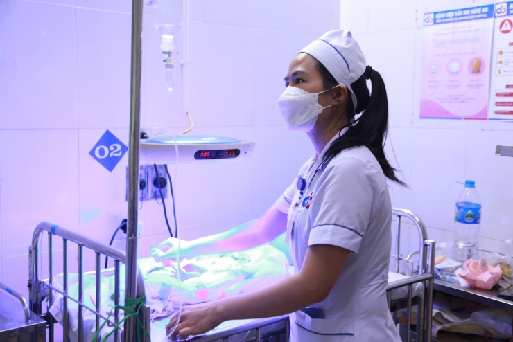 Không cần những điều ước lớn lao, Tết của các y bác sĩ nơi đây giản dị là mong bệnh viện bình yên, bệnh nhi khỏe mạnh, một mùa Xuân lặng thầm nhưng ấm áp.