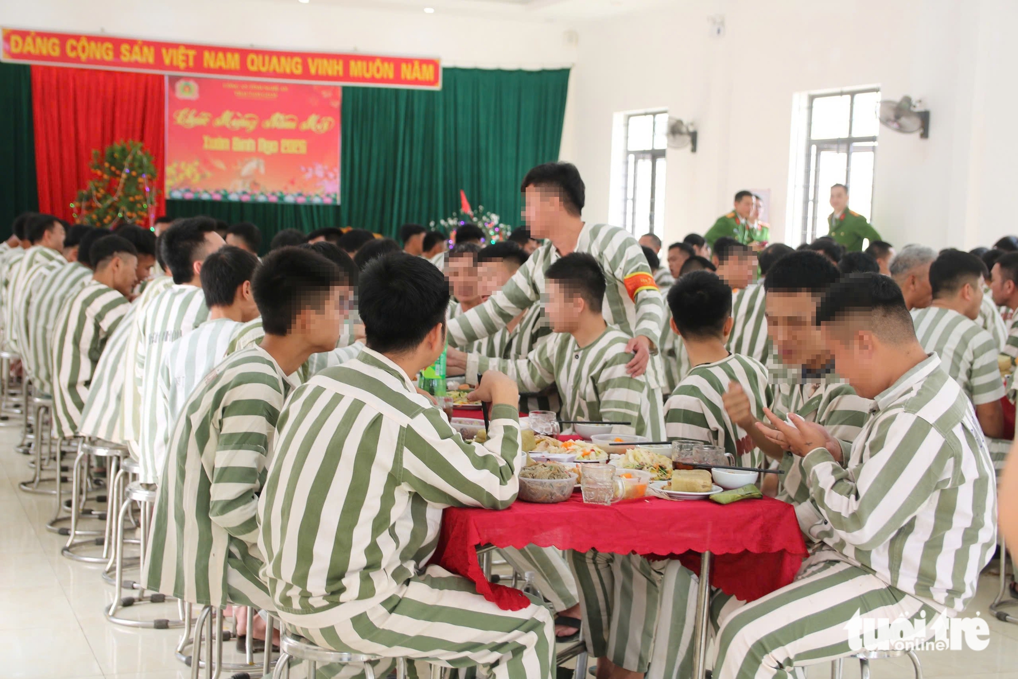 Ước mong ngày về của phạm nhân bên mâm cơm tất niên - Ảnh 3.