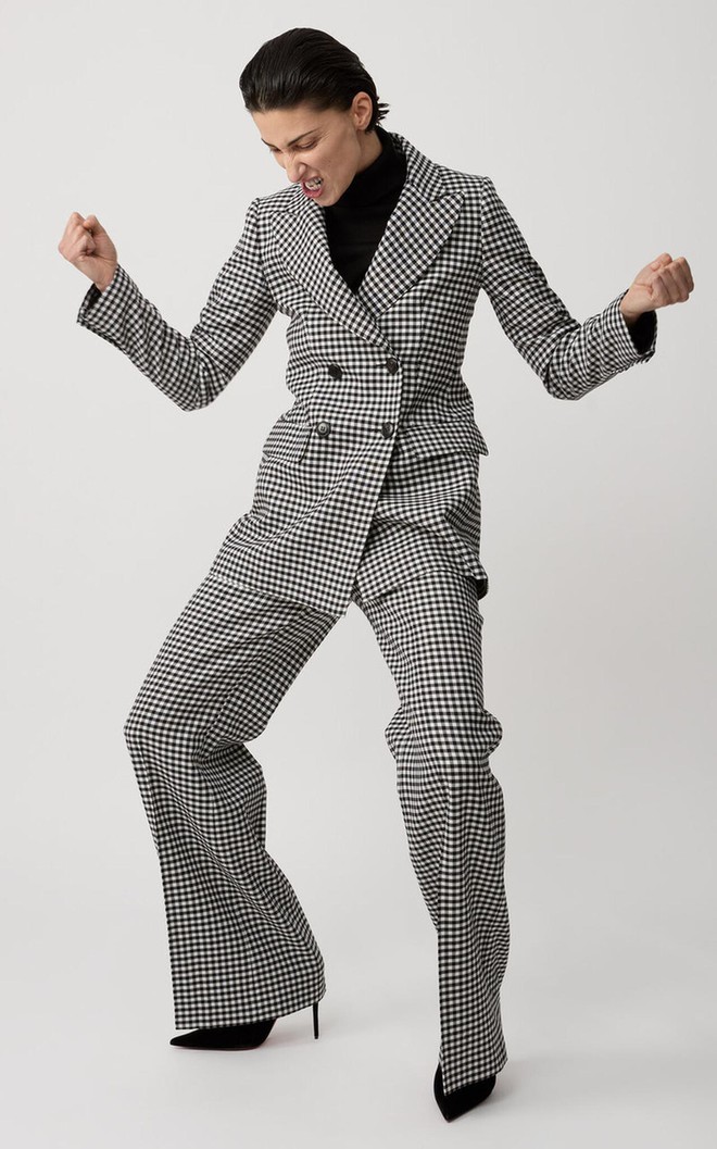 Trang phục kẻ và công thức mặc trẻ, khỏe chưa bao giờ lỗi mốt 2 Trang phục kẻ và công thức mặc trẻ, khỏe chưa bao giờ lỗi mốt - Ảnh 2.