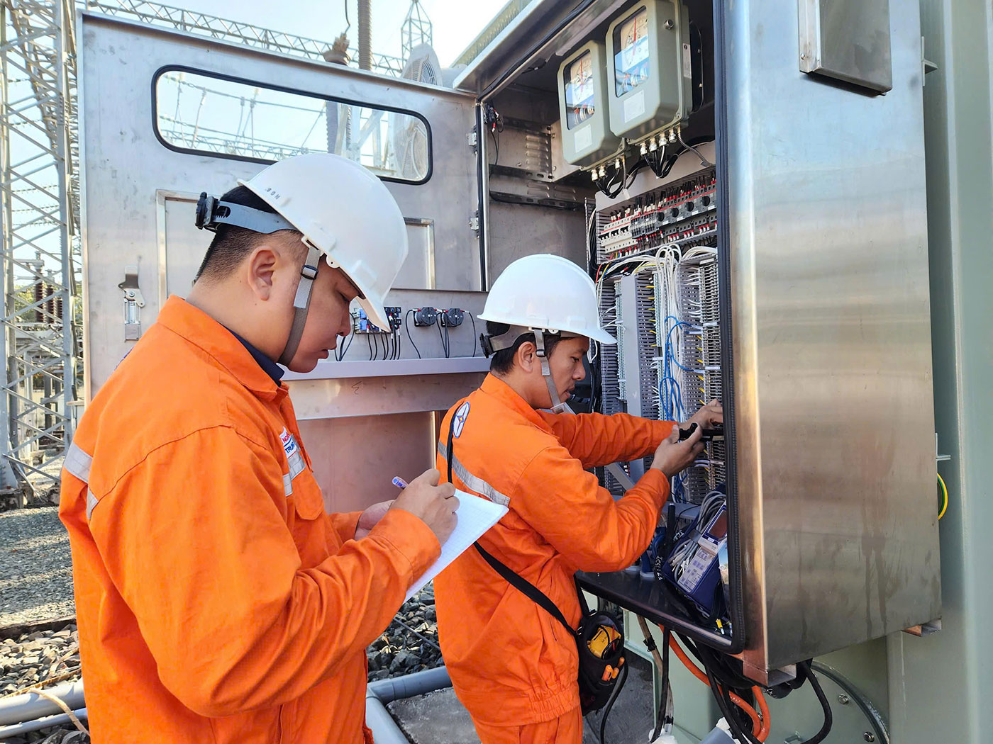 Ngành điện miền Nam sẵn sàng đảm bảo cung cấp điện Tết Bính Ngọ 2026- Ảnh 2.