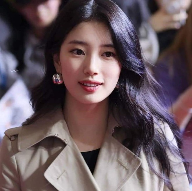 1770988311 713 Nu hoang hinh the dang gay bao mang vi lot