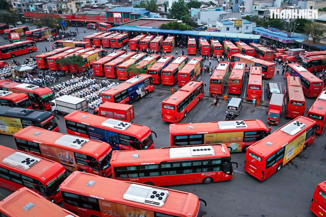 Biển người nối nhau từ TP.HCM về miền Tây chiều 26 tết, khổ vẫn về quê- Ảnh 17. Biển người nối nhau từ TP.HCM về miền Tây chiều 26 tết, khổ vẫn về quê- Ảnh 17.