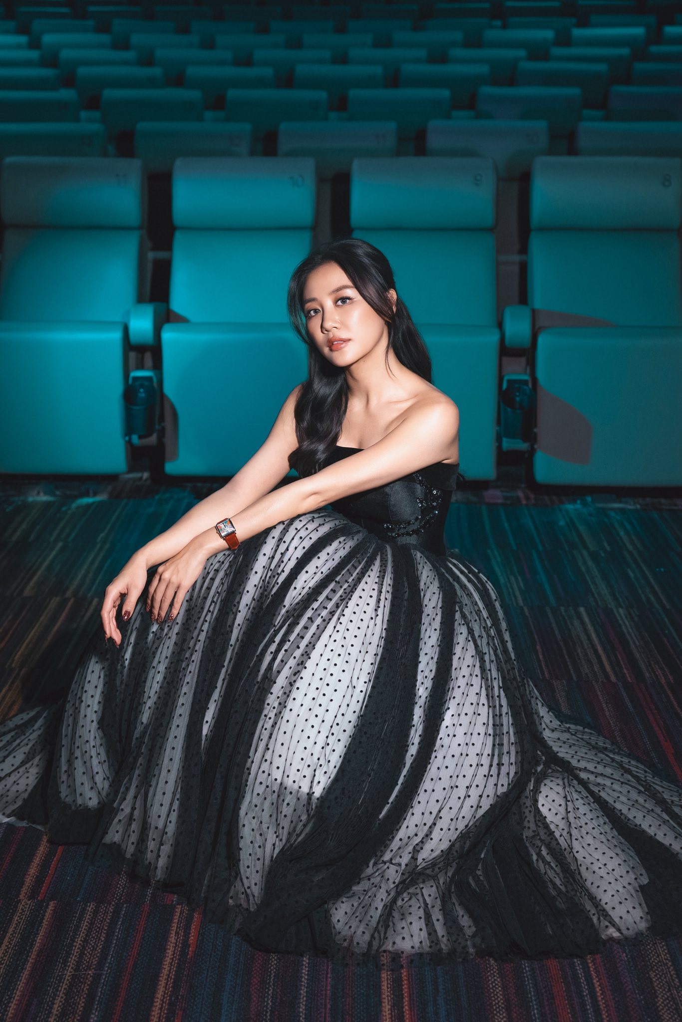 Mỹ nhân đang gây bão phim Tết của Trấn Thành: Ca sĩ chăm ra album nhất Vbiz, đắt show hàng đầu thế hệ- Ảnh 2.