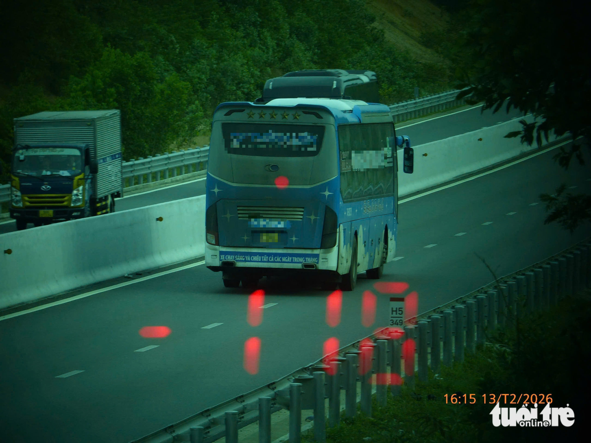 Cảnh sát giao thông ghi nhận gần 100 xe khách vi phạm tốc độ từ TP.HCM đến Nha Trang 3 Cảnh sát giao thông ghi nhận gần 100 xe khách vi phạm tốc độ từ TP.HCM đến Nha Trang - Ảnh 3.