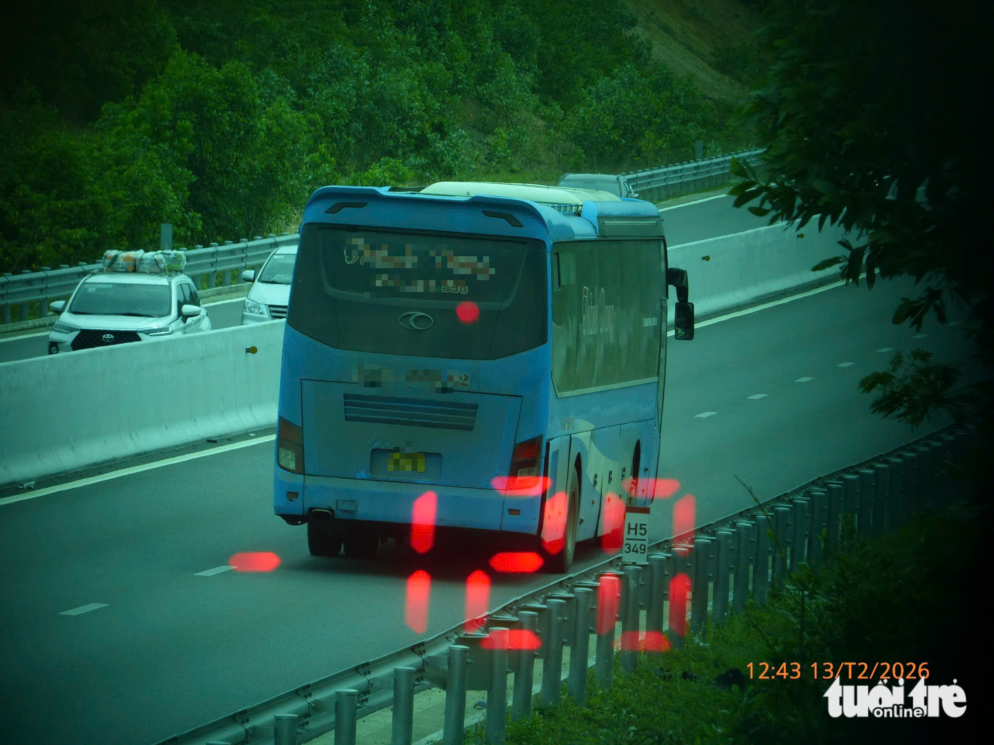 Cảnh sát giao thông ghi nhận gần 100 xe khách vi phạm tốc độ từ TP.HCM đến Nha Trang 4 Cảnh sát giao thông ghi nhận gần 100 xe khách vi phạm tốc độ từ TP.HCM đến Nha Trang - Ảnh 4.