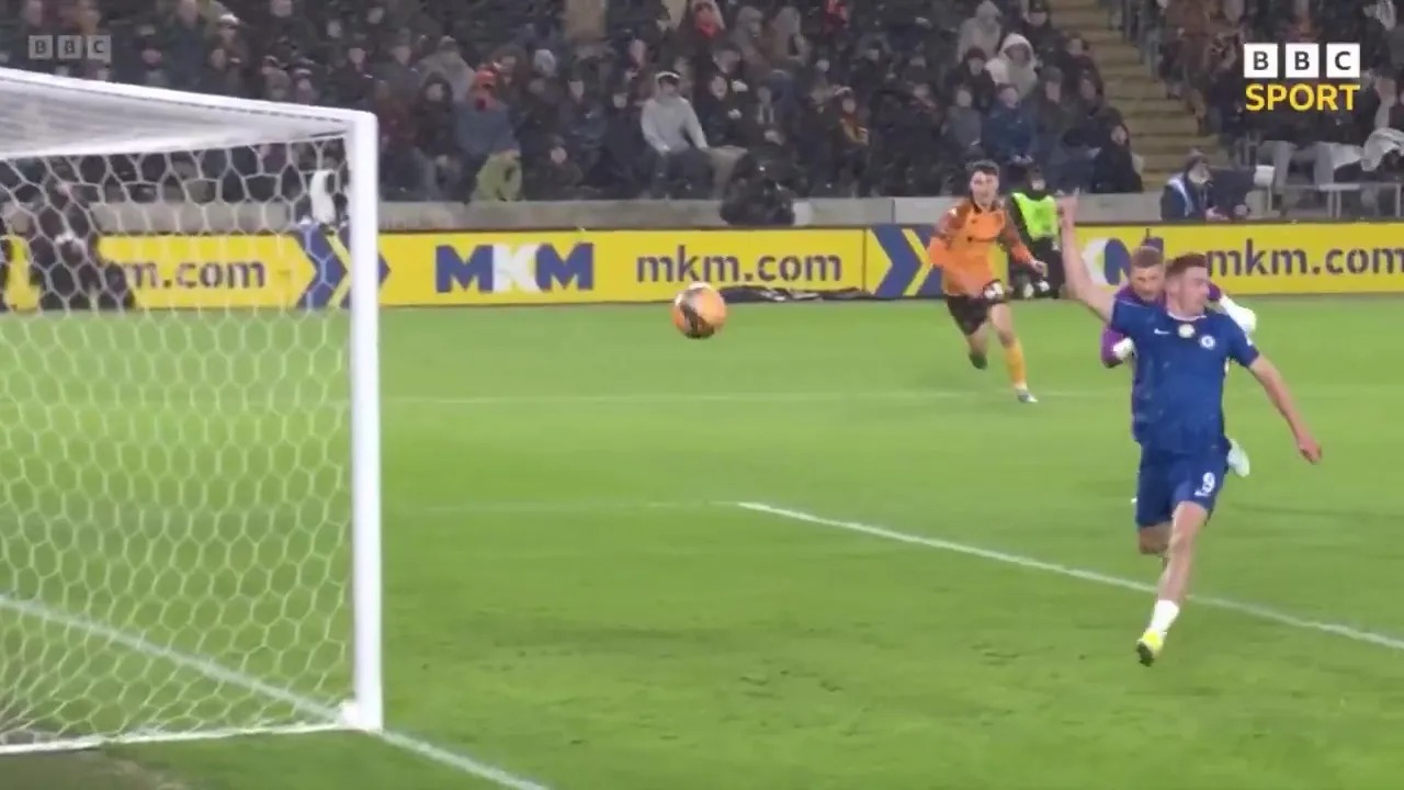 Chelsea bỏ lỡ 2 pha bóng “khó tin nhất mùa” - Ảnh 3.