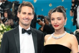 Miranda Kerr khoe vẻ đẹp mỹ miều bên chồng tỷ phú kém tuổi