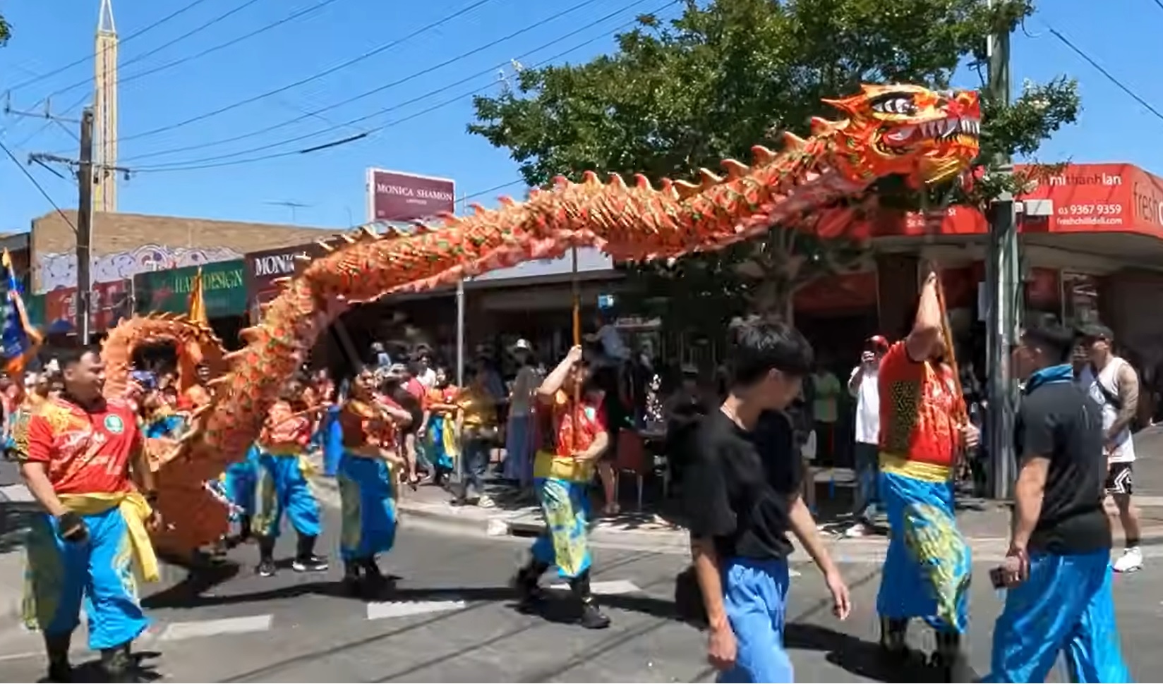 Sắc xuân rạng rỡ trong những hội chợ Tết Việt nơi xứ người - Ảnh 10.