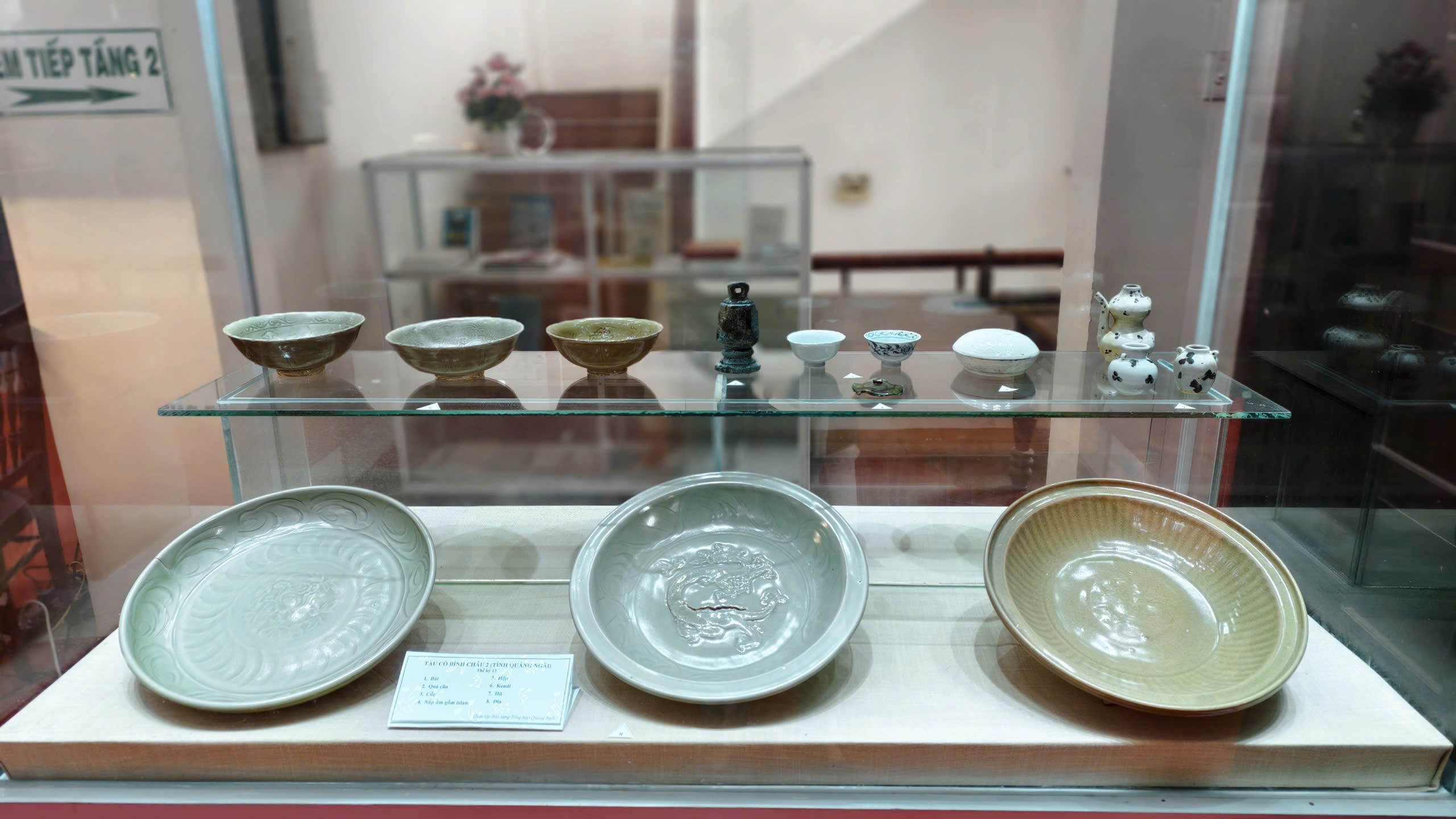 Chiêm ngưỡng hàng trăm cổ vật quý hiếm từ những con tàu cổ Quảng Ngãi - Ảnh 2.