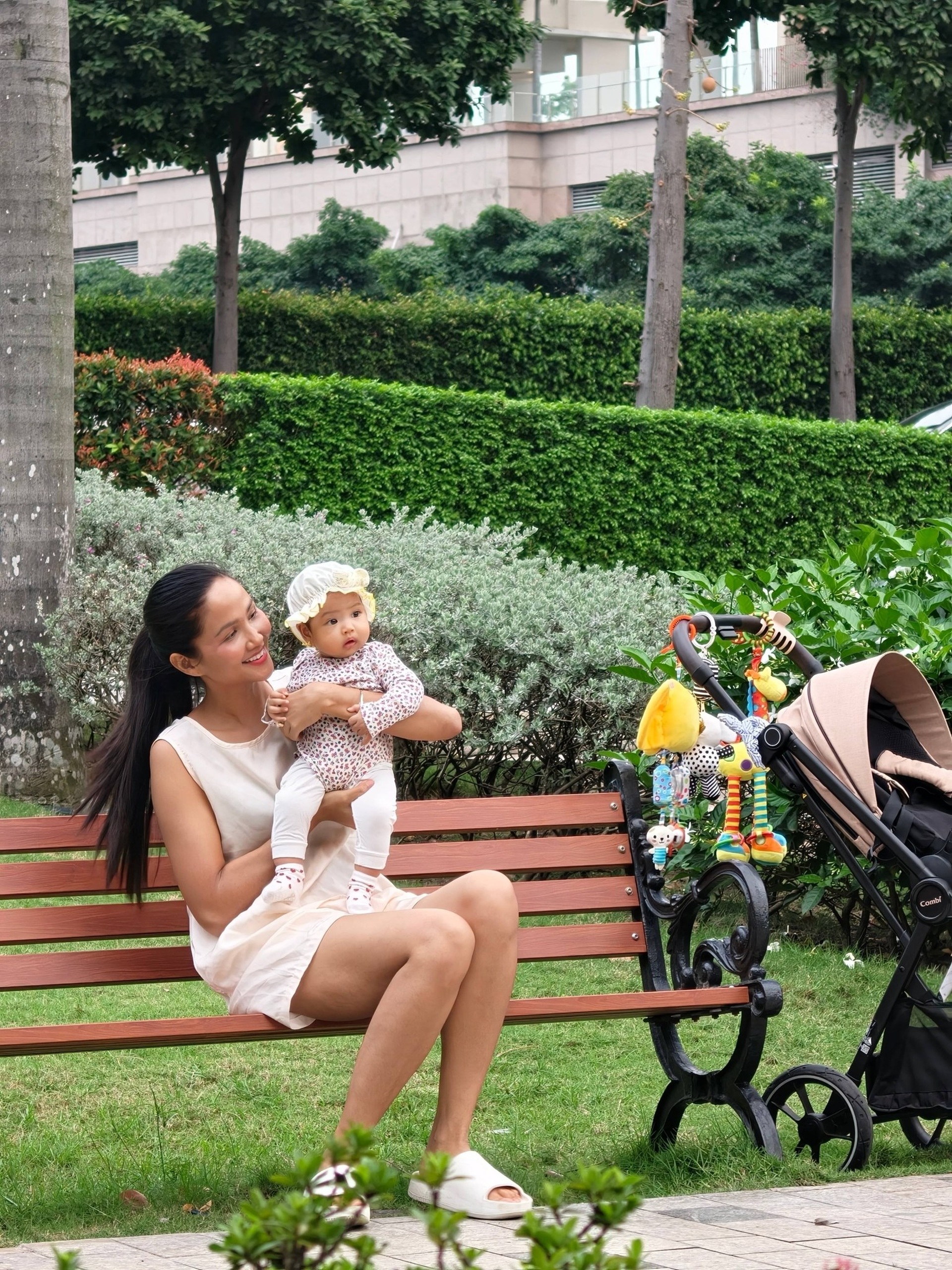 Hoa hậu Việt lấy chồng nhiếp ảnh gia, hé lộ cuộc sống làm mẹ tuổi 34 - 2