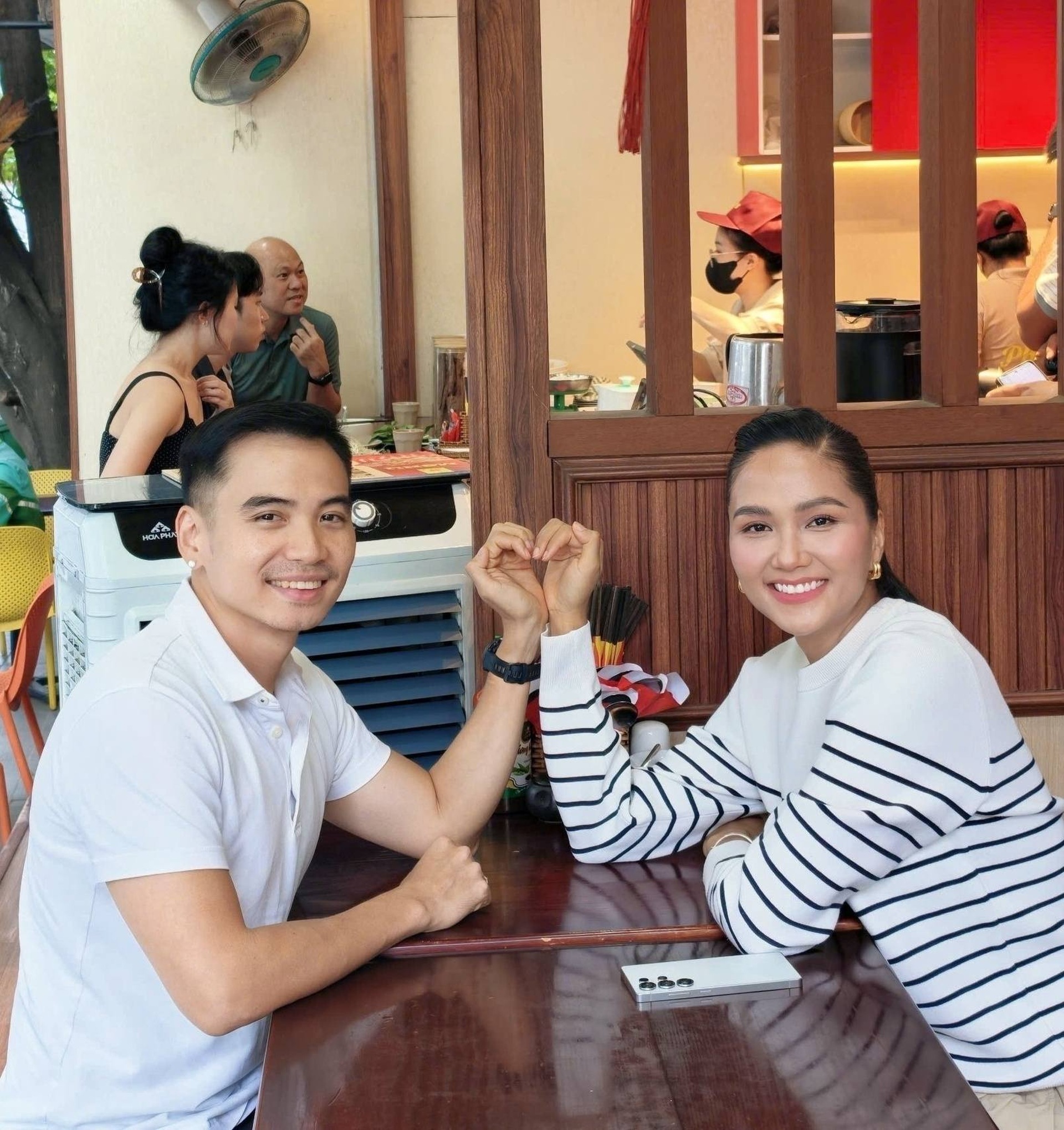 Hoa hậu Việt lấy chồng nhiếp ảnh gia, hé lộ cuộc sống làm mẹ tuổi 34 - 5