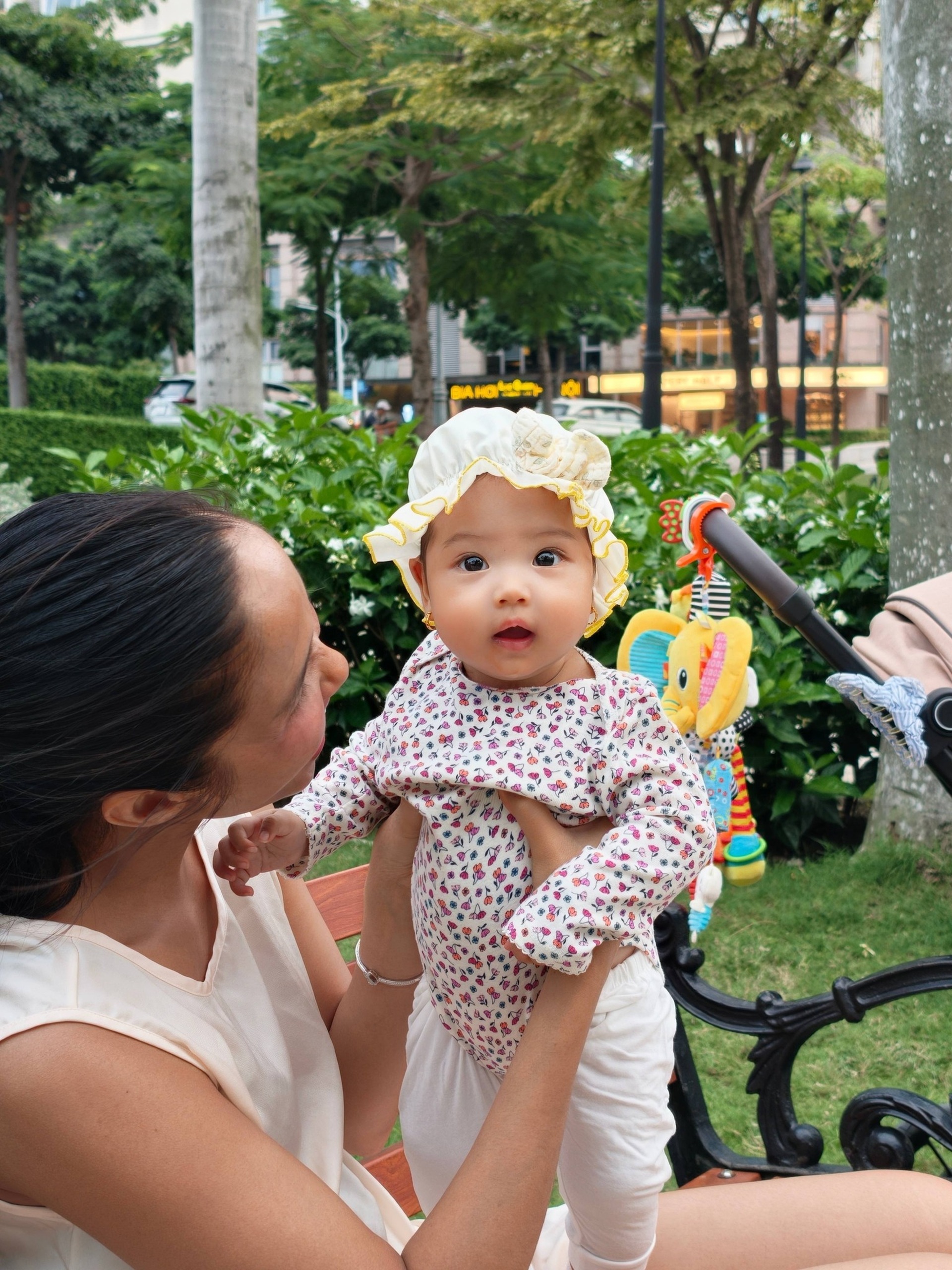 Hoa hậu Việt lấy chồng nhiếp ảnh gia, hé lộ cuộc sống làm mẹ tuổi 34 - 7