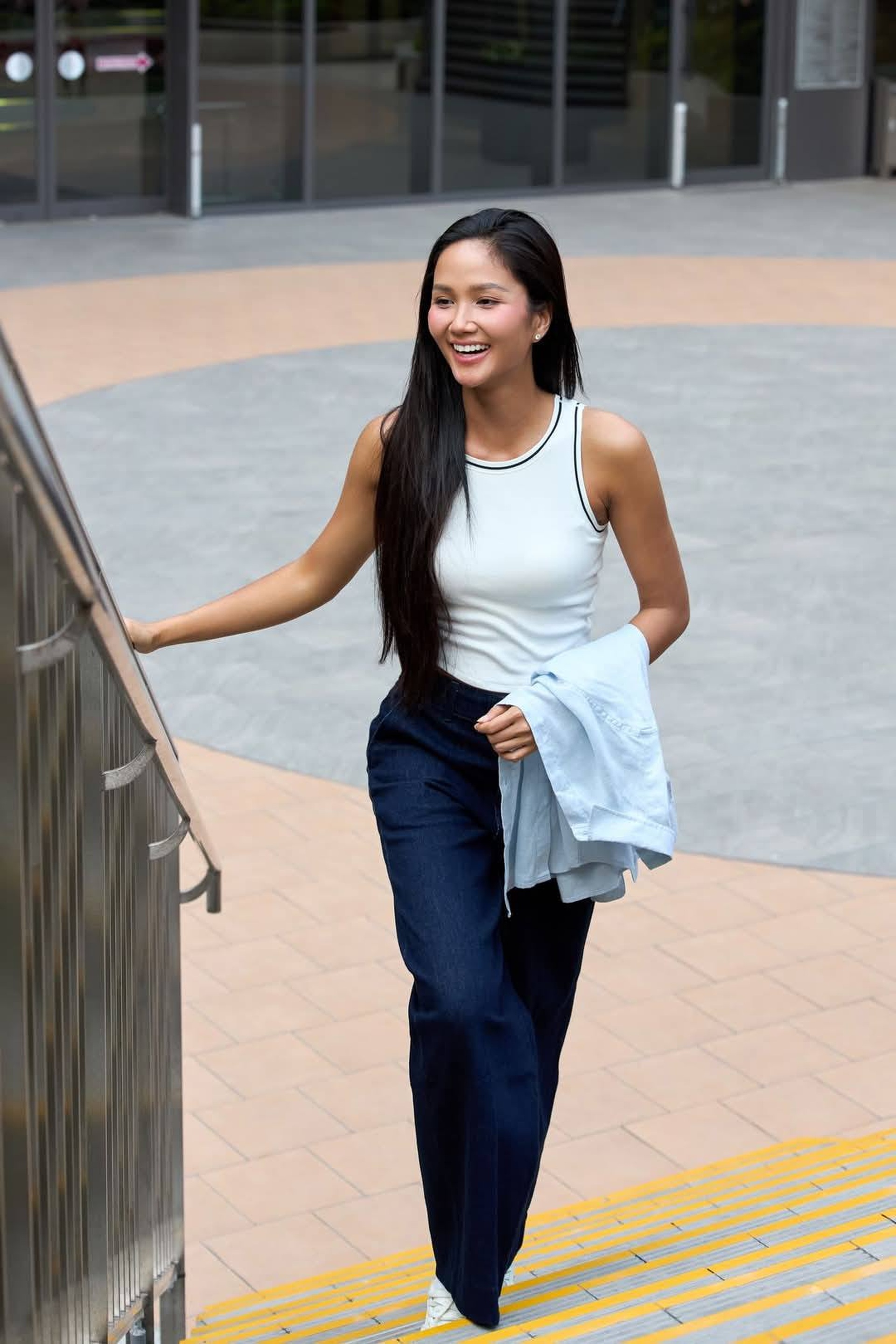 Hoa hậu Việt lấy chồng nhiếp ảnh gia, hé lộ cuộc sống làm mẹ tuổi 34 - 10