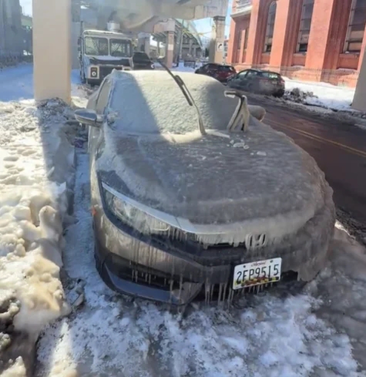 Honda Civic bị đóng băng bỗng trở thành 'danh thắng', chủ xe được tặng xe mới 4 Honda Civic - Ảnh 4.