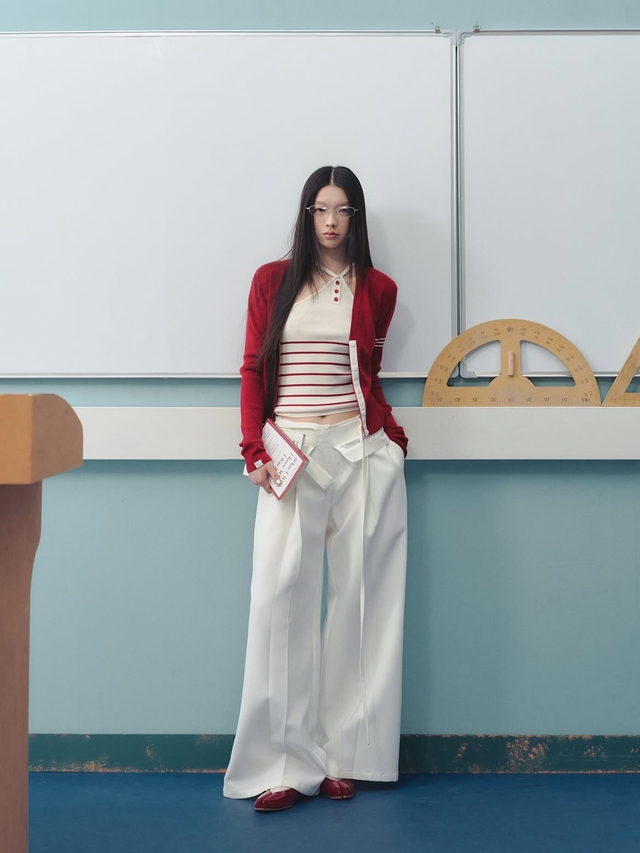 Diện áo cardigan theo phong cách tối giản cho những ngày đầu năm 2026 - Ảnh 7.