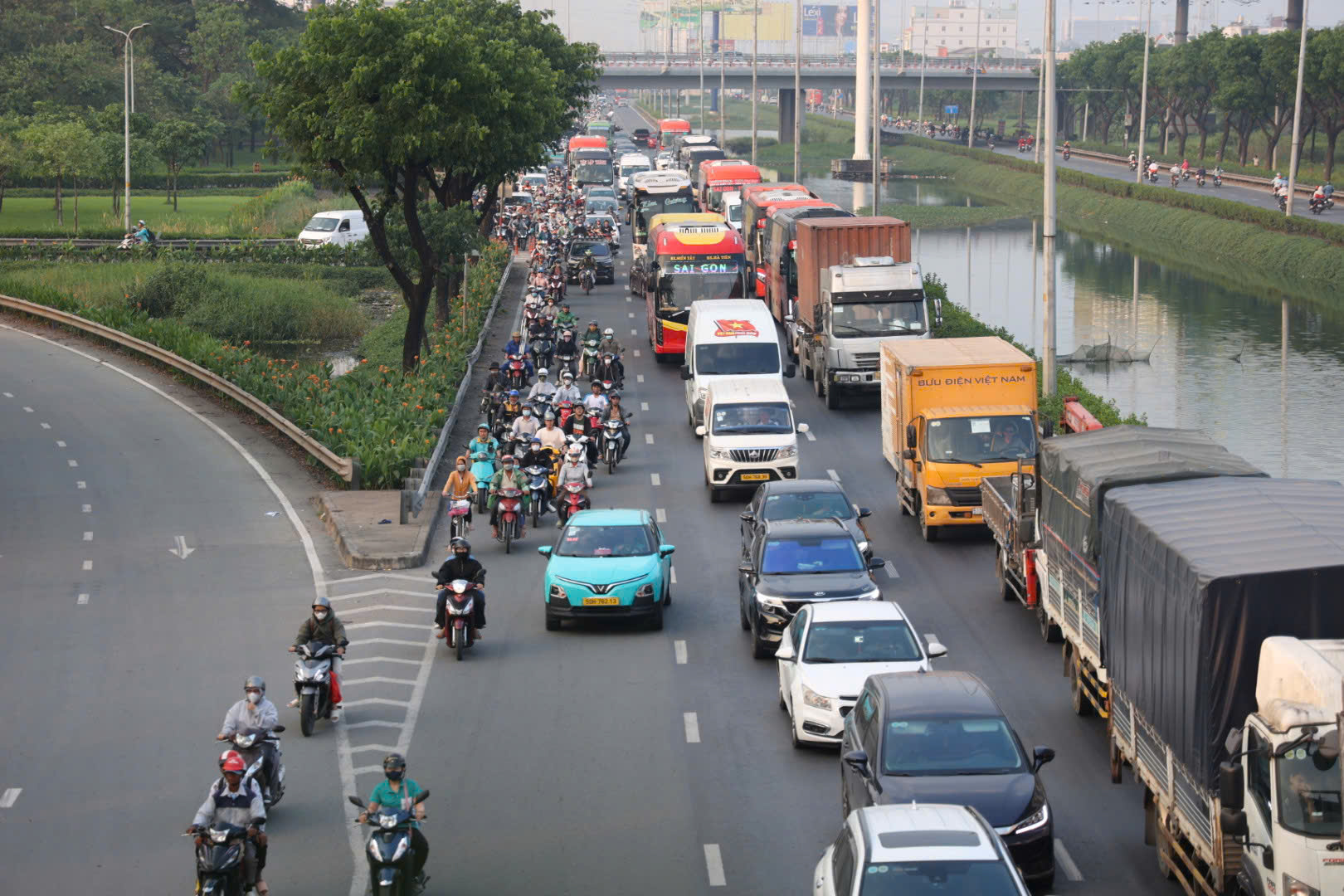 CSGT TPHCM lưu ý người dân lái xe về quê ăn Tết- Ảnh 1. img