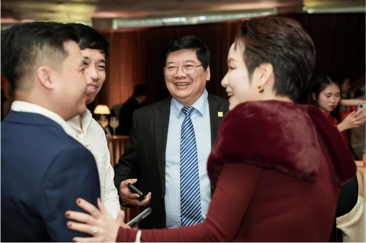 Vươn tầm, tử tế và bền vững: Doanh nghiệp cùng viết tiếp câu chuyện Việt Nam tại Gala WeChoice Awards 2025- Ảnh 5. Vươn tầm, tử tế và bền vững: Doanh nghiệp cùng viết tiếp câu chuyện Việt Nam tại Gala WeChoice Awards 2025- Ảnh 5.