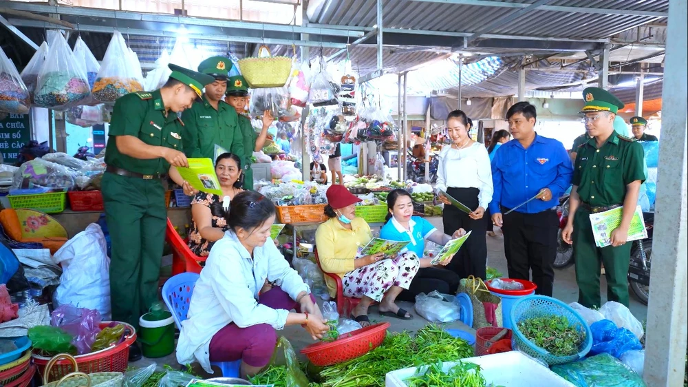 Tiếng loa Biên phòng 2.jpg