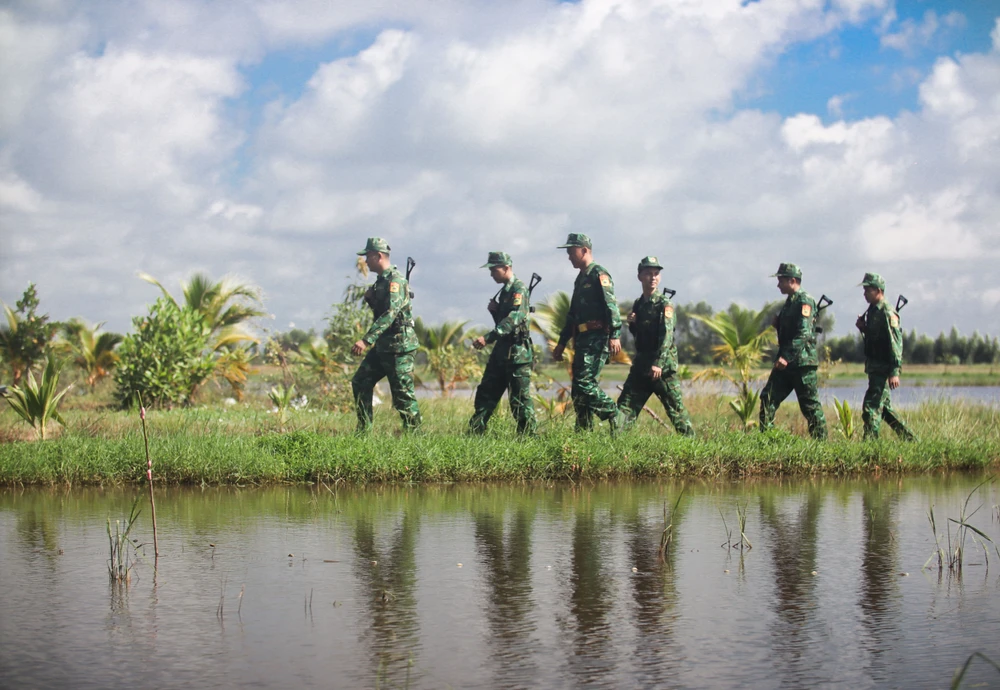 Lực lượng Đồn Biên phòng Mỹ Quý Tây ngày đêm tuần tra nơi biên giới. Giữ vững biên cương 1.jpg