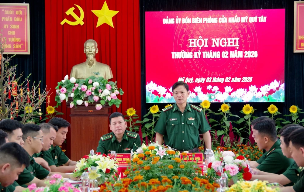 Đại tá Dương Văn Dược - Bí thư Đảng ủy, Chính ủy Ban Chỉ huy BĐBP tỉnh phát biểu chỉ đạo tại hội nghị thường kỳ tháng 2. DUONG VAN DUOC.jpg