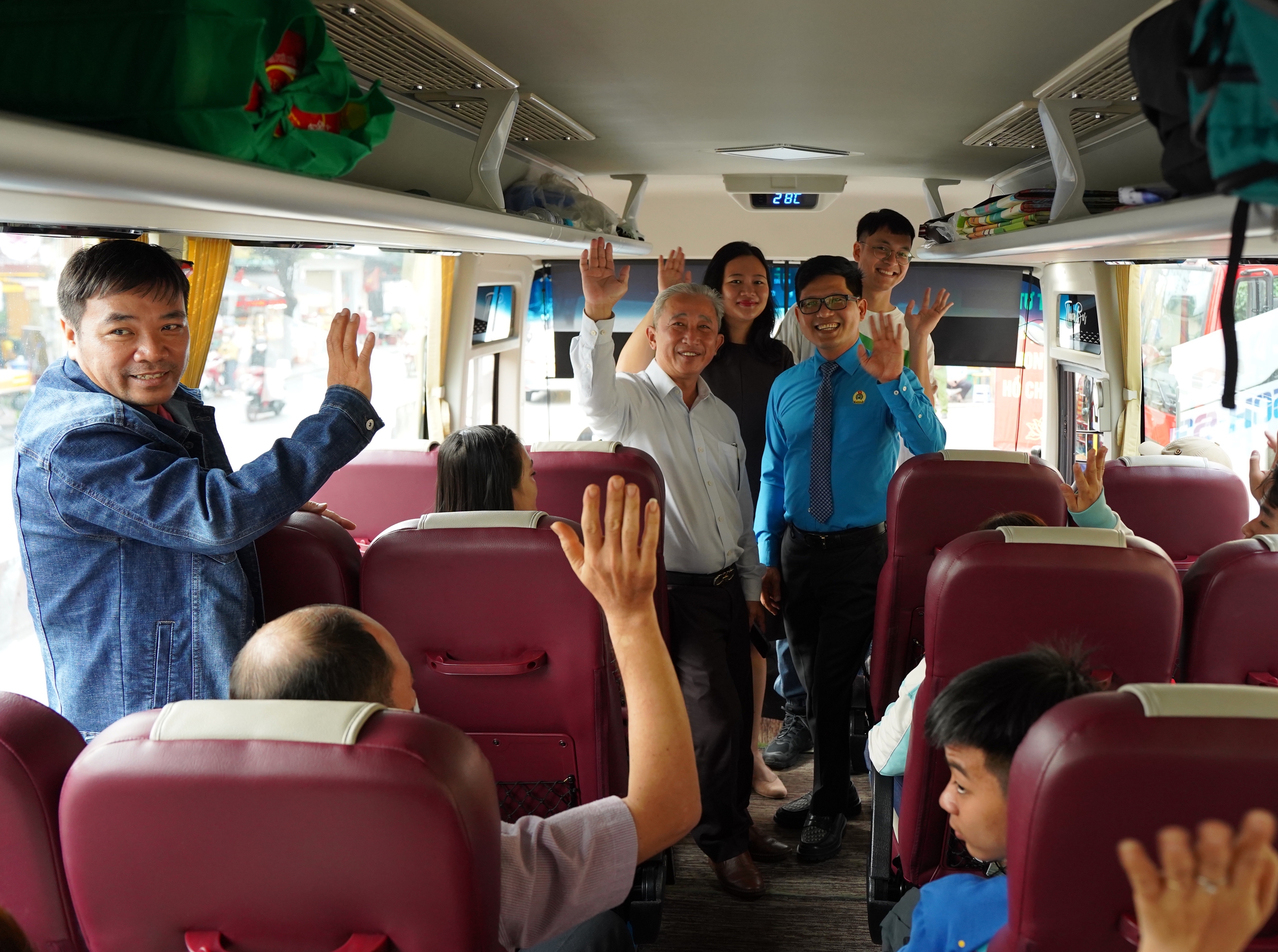 Niềm vui trên những chuyến xe mùa Xuân 0 đồng hướng về quê hương - Ảnh 4.