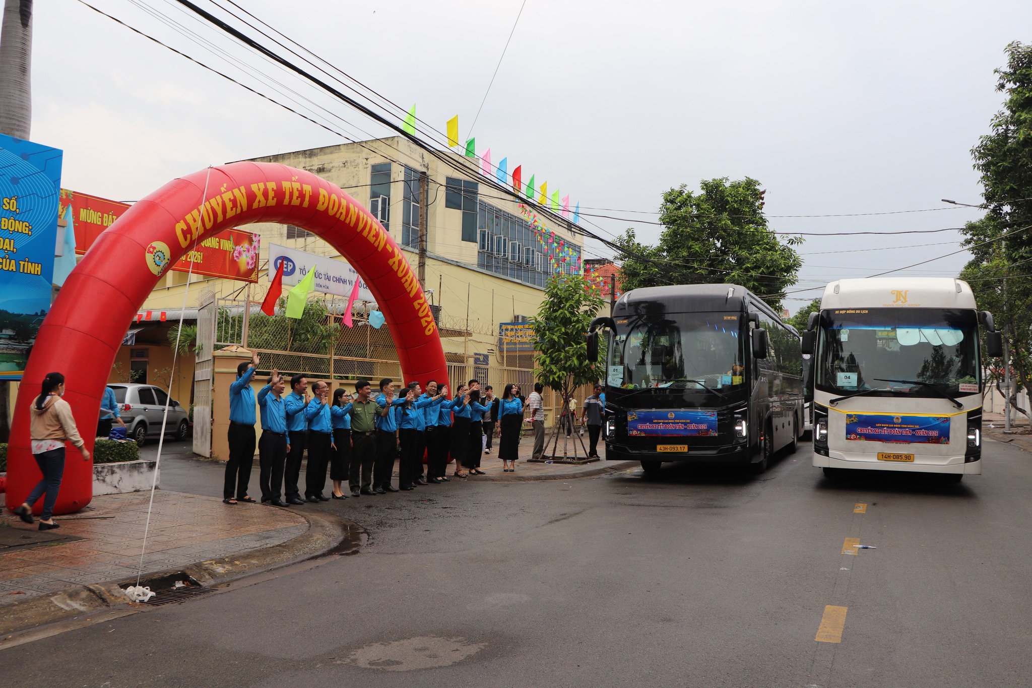 Xúc động chuyến tàu, xe Xuân chở công nhân Đồng Nai về quê - Ảnh 3.