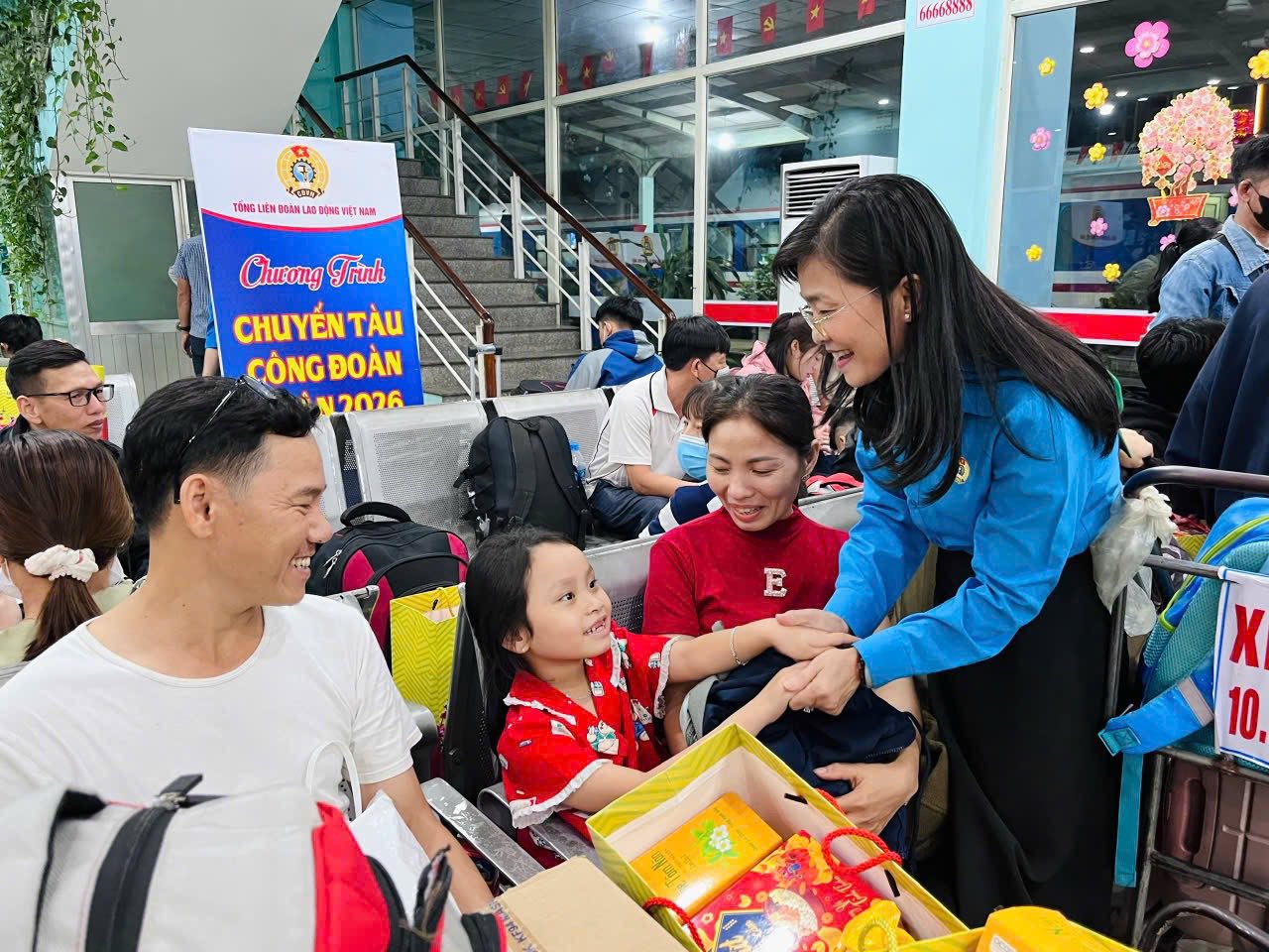 Xúc động chuyến tàu, xe Xuân chở công nhân Đồng Nai về quê - Ảnh 6.