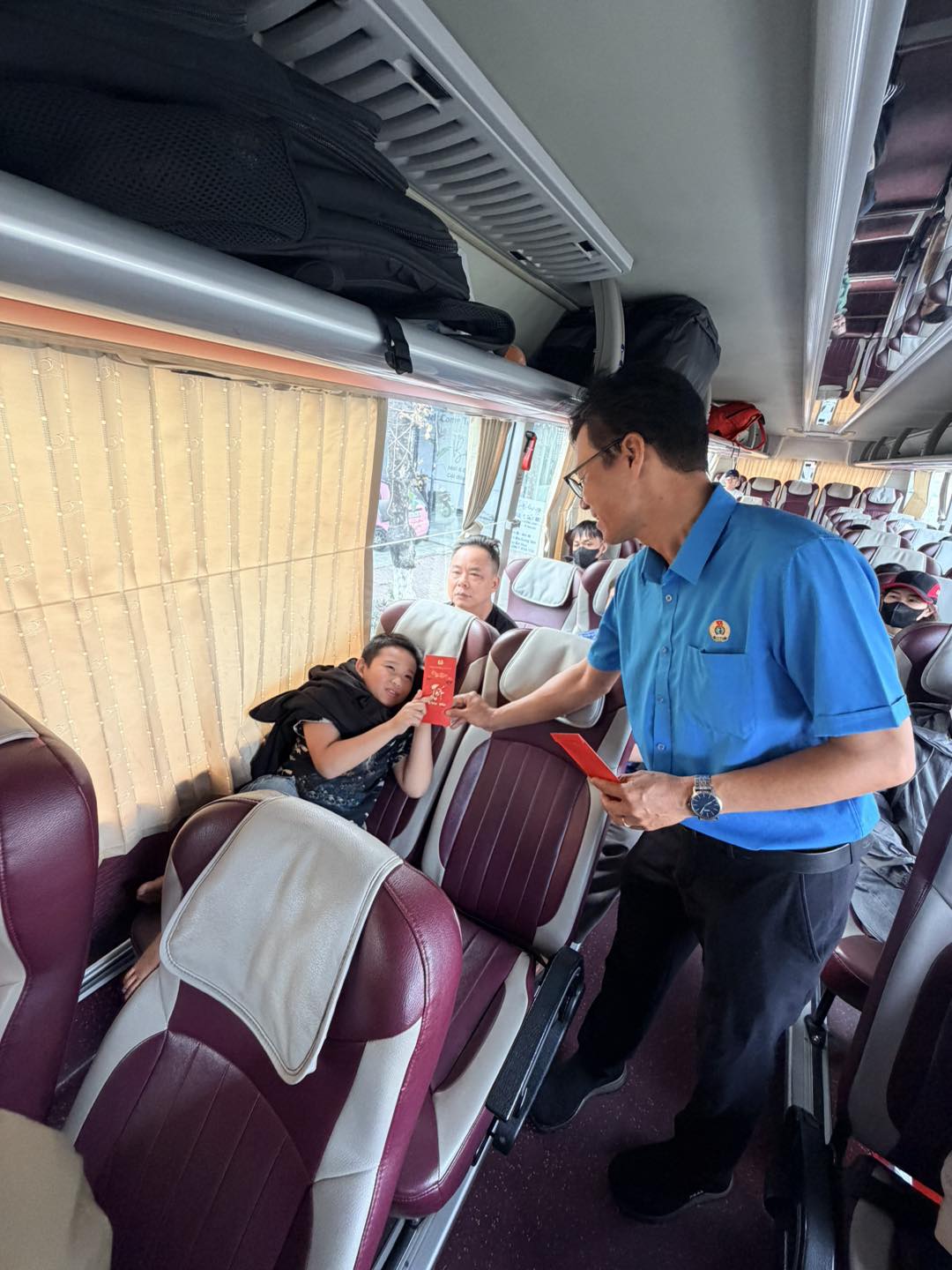 Xúc động chuyến tàu, xe Xuân chở công nhân Đồng Nai về quê - Ảnh 8.