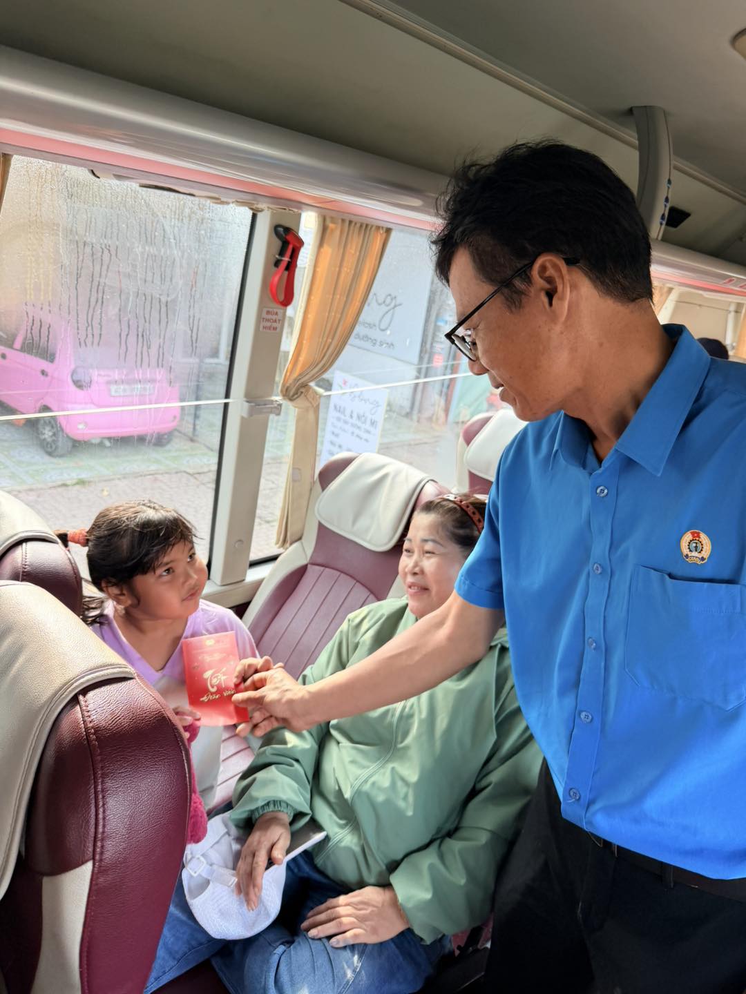 Xúc động chuyến tàu, xe Xuân chở công nhân Đồng Nai về quê - Ảnh 7.