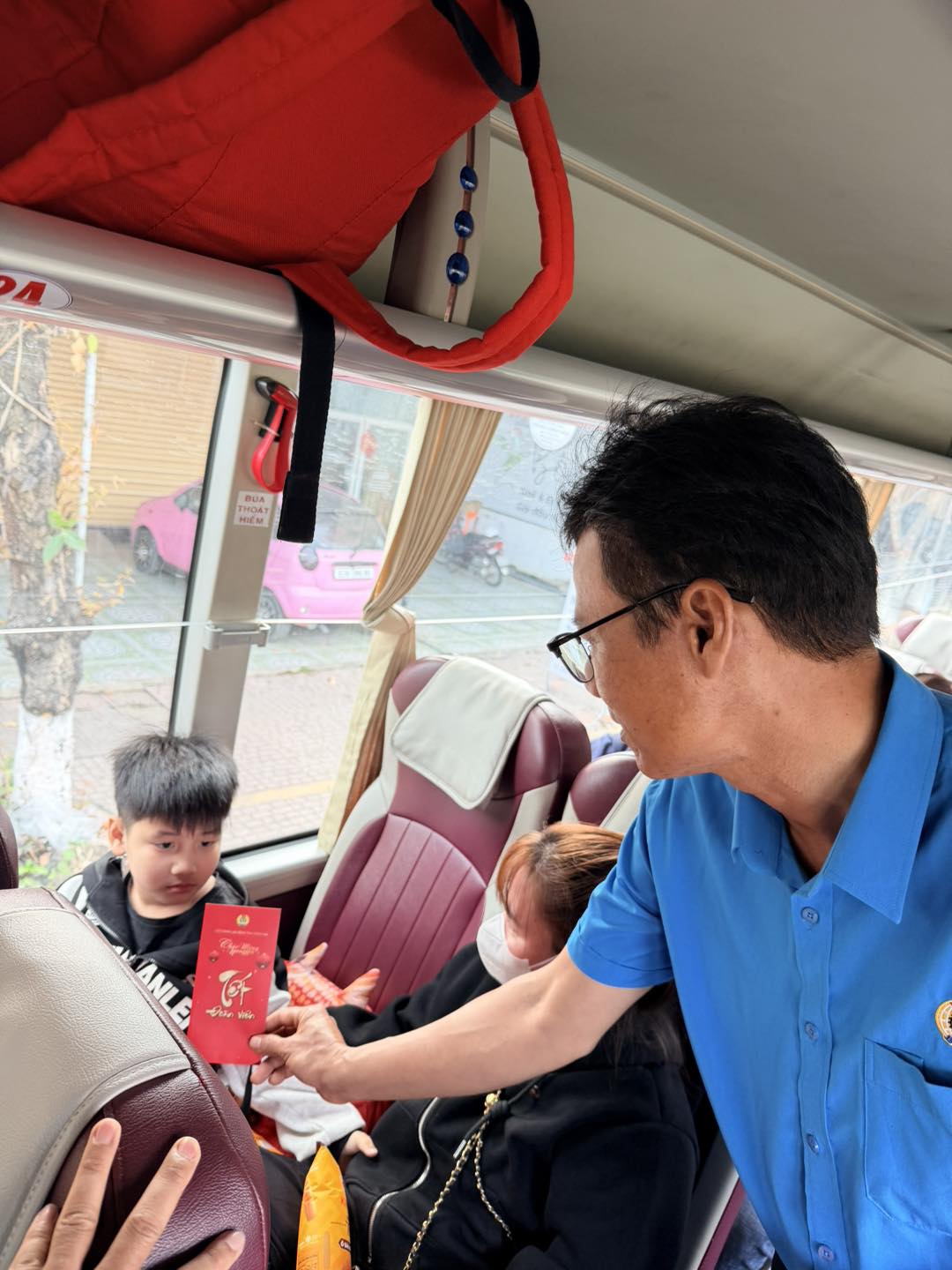 Xúc động chuyến tàu, xe Xuân chở công nhân Đồng Nai về quê - Ảnh 14.