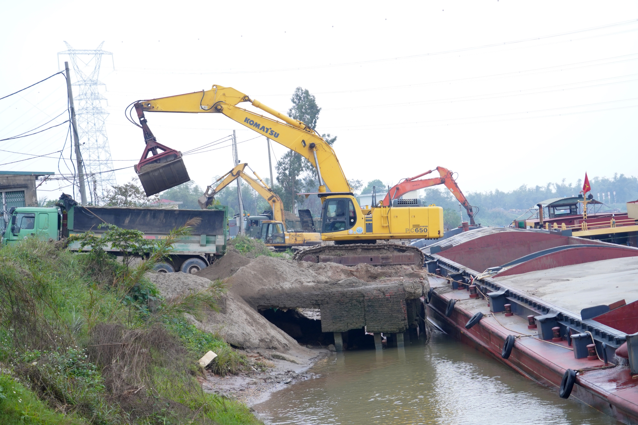 'Đại công trường' dự án sân bay Gia Bình nhộn nhịp những ngày cận tết 4 Cảnh nhộn nhịp trên đại công trường Sân bay Gia Bình những ngày cận tết - Ảnh 4.