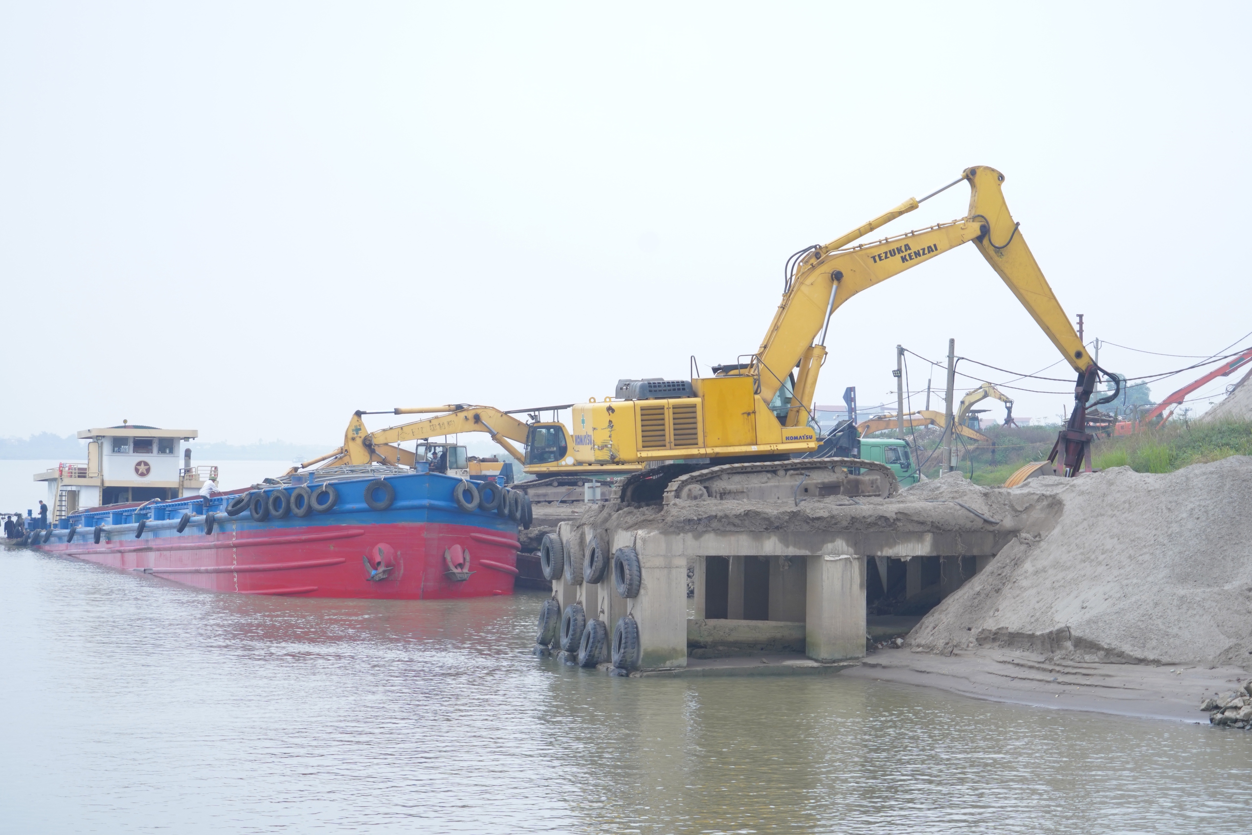 'Đại công trường' dự án sân bay Gia Bình nhộn nhịp những ngày cận tết 5 Cảnh nhộn nhịp trên đại công trường Sân bay Gia Bình những ngày cận tết - Ảnh 5.
